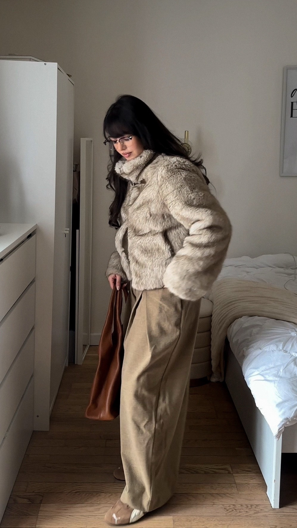 Now these are two pieces I will definitely be wearing again and again 😩🤎✨ @eggka_official  ad
Link to the pieces : 
Pants - https://go.shopmy.us/p-38226593
Jacket - https://go.shopmy.us/p-38226559
Bag - https://go.shopmy.us/p-38226781
.
.
.
.
.
.
.
.
.
.
#EGGKA #eggka #grwm #outfitinspo #outfitideas winterstyle winterfashion capsulewardrobe casuallook casualchic zara hm aesthetic lookbook lookdujour outfitdiaries minimalstyle winteressentials timelessfashion ootd