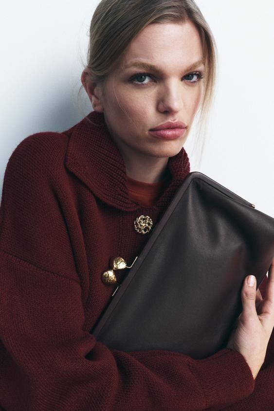 LEATHER CLUTCH BAG WITH METAL DETAIL | Zara US