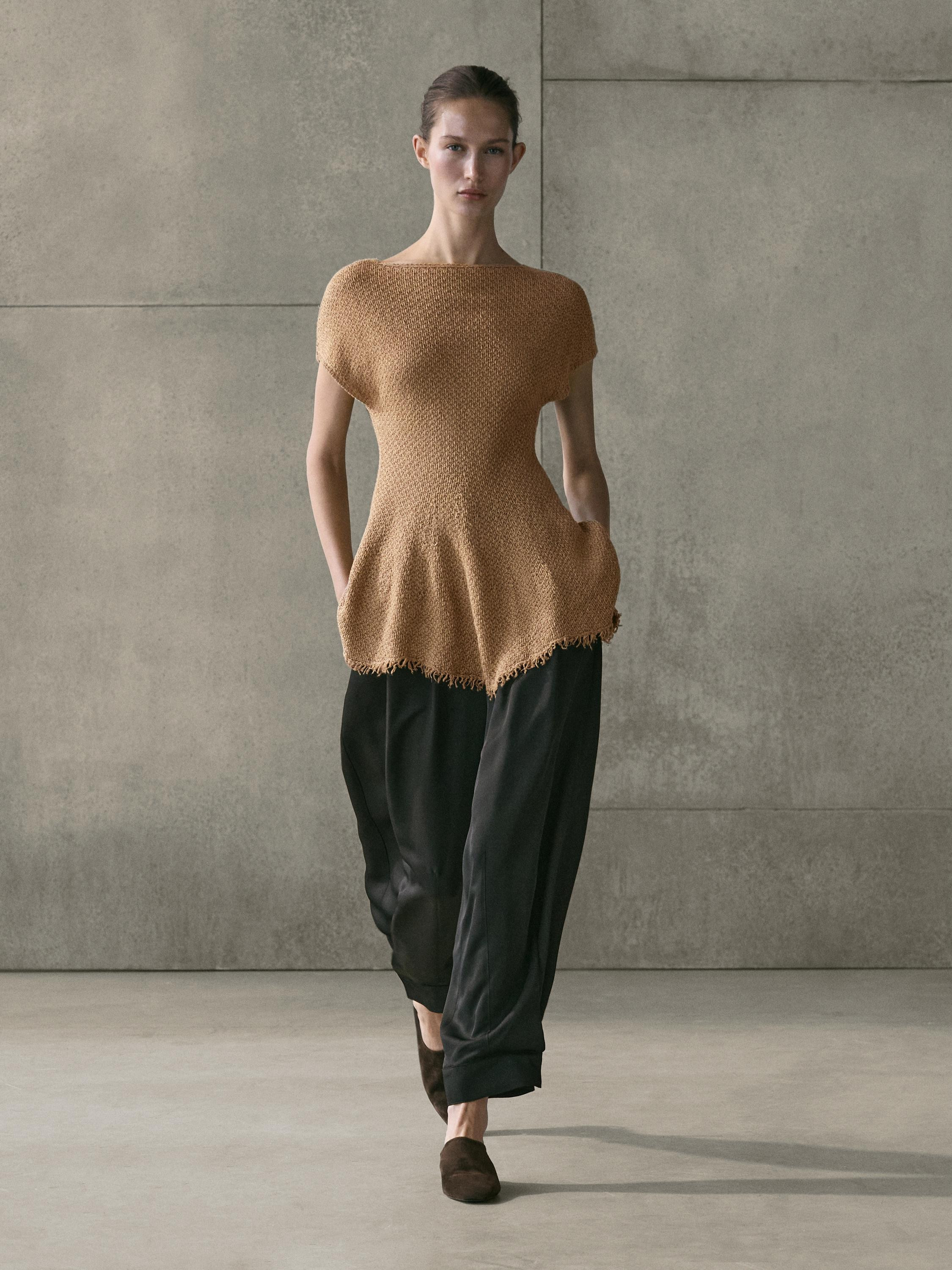 Frayed 100% linen top · Ochre · Topsâ Andâ Others | Massimo Dutti | Massimo Dutti UK