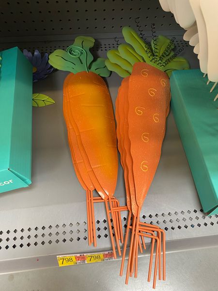 Easter yard pick at Walmart! Easter carrot outdoor decor!! 