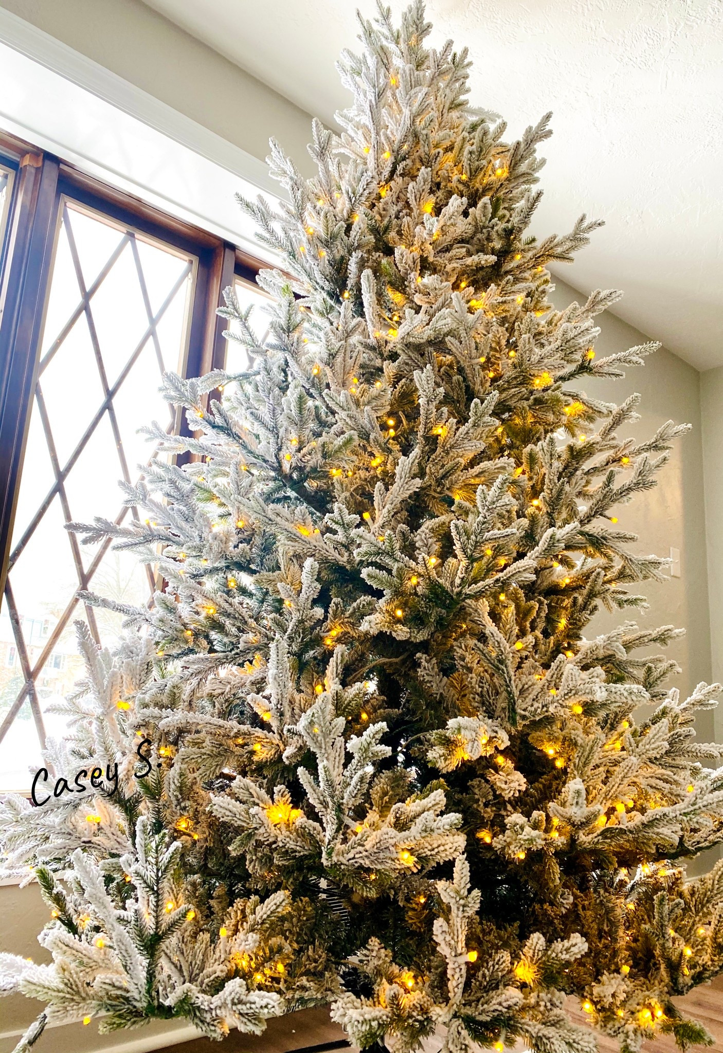 7.5 Pre-lit Flocked Christmas Tree

#LTKSeasonal