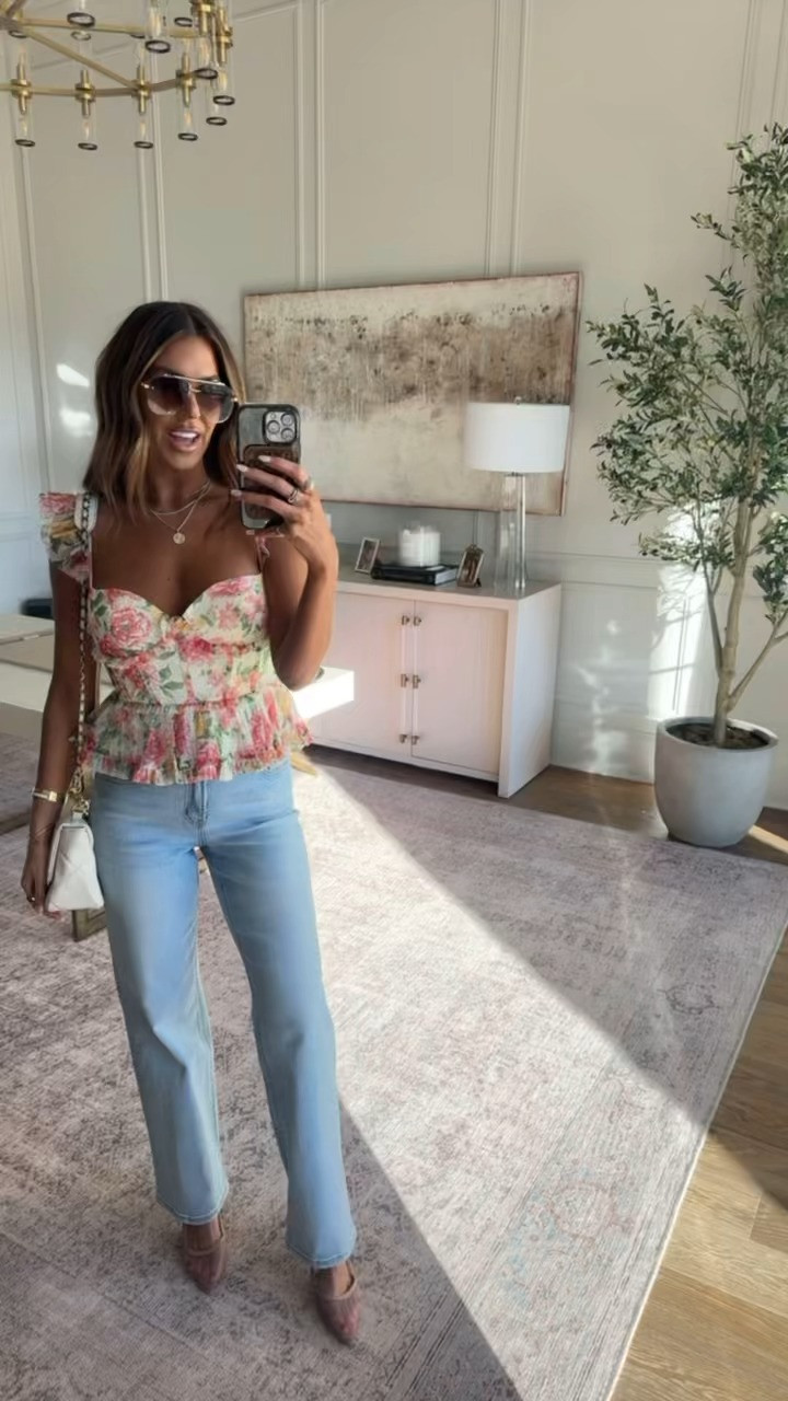 this top is literal perfection 😍 wearing a small top and 26 denim! use my code hollie35 for 35% off! 

 