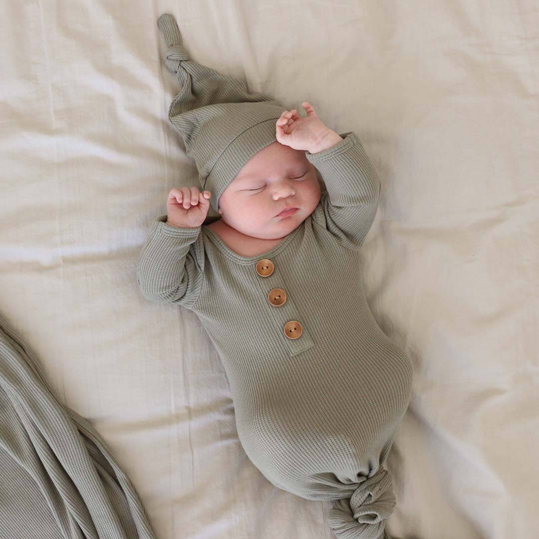 Eucalyptus Waffle Bamboo Newborn Baby Knot Gown & Hat Set | Caden Lane
