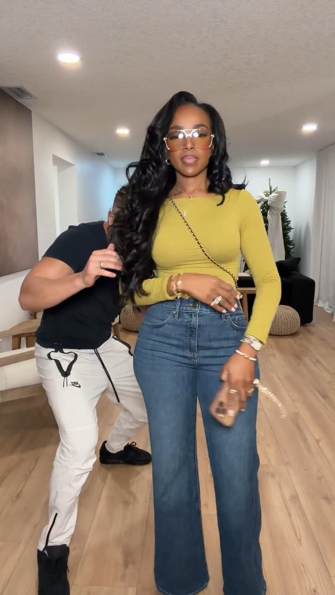EASY FALL DENIM 💚

A fitted long sleeve top + high-waisted jeans is one of those easy fall combinations you can wear on repeat. Add statement sunglasses and a crossbody for an effortless everyday look.

Wearing: Size Small | 5’4” | 140 lbs | 34D-27-40

fall outfit ideas, casual fall outfit, high waisted jeans, wide leg jeans outfit, long sleeve top, everyday fall style, casual chic outfit, denim outfit women, petite fall fashion, mom outfit ideas, weekend outfit, elevated basics

📲 Download the FREE LTK app & follow me (@kirasfashionfinds).

#LTKPetite #LTKSeasonal