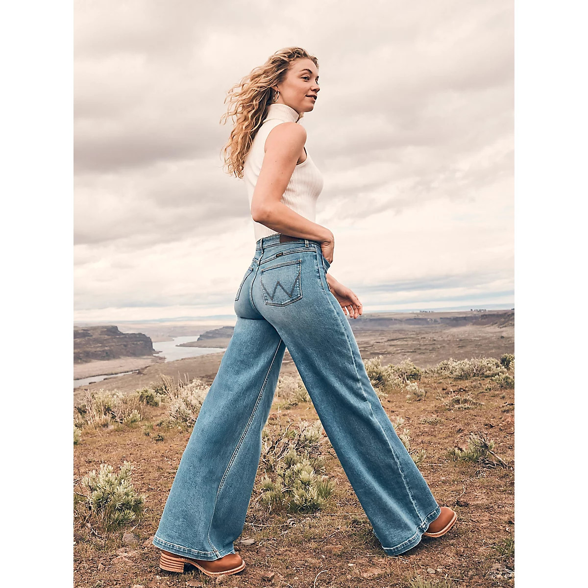 Women's Patch Pocket Wide Leg Jean in Carolina | Wrangler