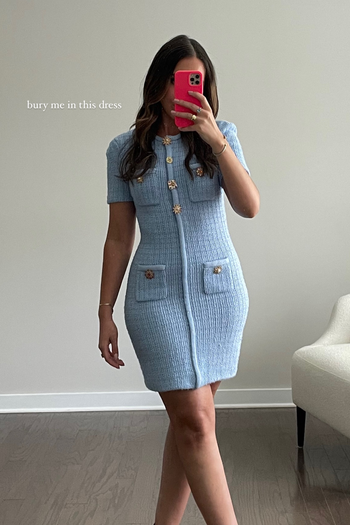 the best form fitting, classy dress🩵