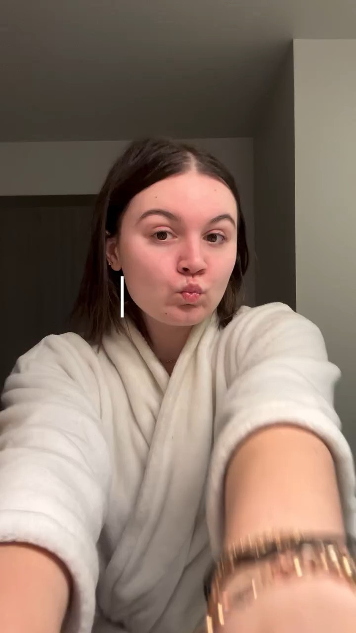 Happy vlogmas day 5! What a doozy of a day I actually had my email hacked that morning so I was not as productive as I wanted to be 🫠

There is never a dull moment in vlogmas and alongside the technical difficulties I also went to @spokaneclub for a much needed workout and stopped into @walgreens for these insane mint @cookiedoughbites 🤤 seriously one of the best sweet treats ever!

Comment VLOGMAS to shop my life!

#dayinthelifevlog #workoutvlog #vlogmas #dayinmylifevlog #typicalday #workdayinmylife

#LTKSeasonal #LTKFitness #LTKFindsUnder100