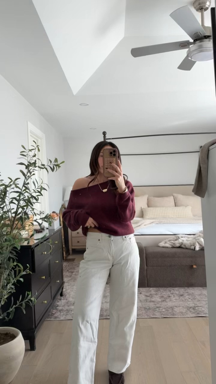 @abercrombie 
Wearing size 25 short in jeans
XS in sweater

#LTKootd #LTKSeasonal