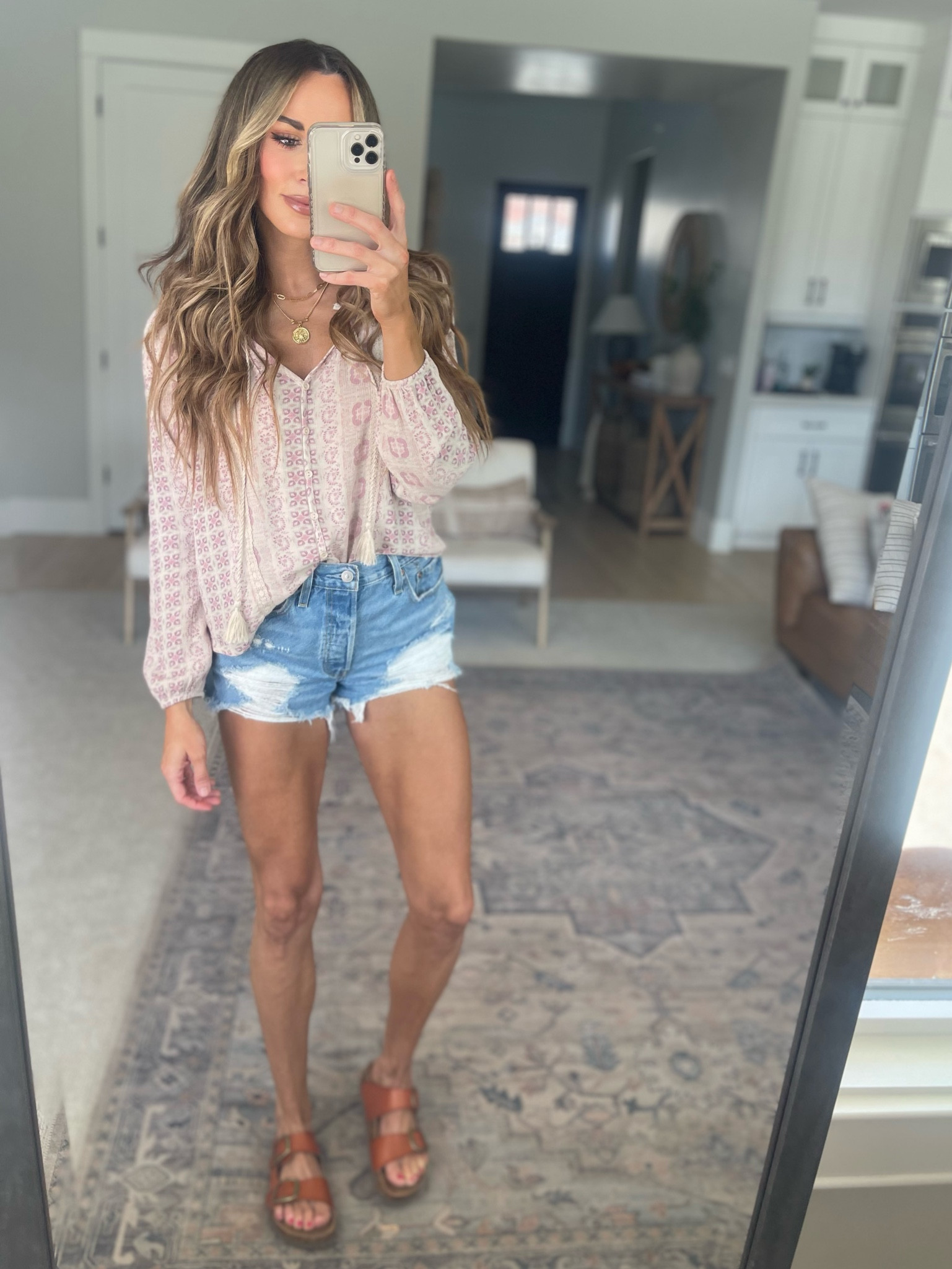 Top size medium shorts size 27

#LTKunder50 #LTKsalealert #LTKstyletip