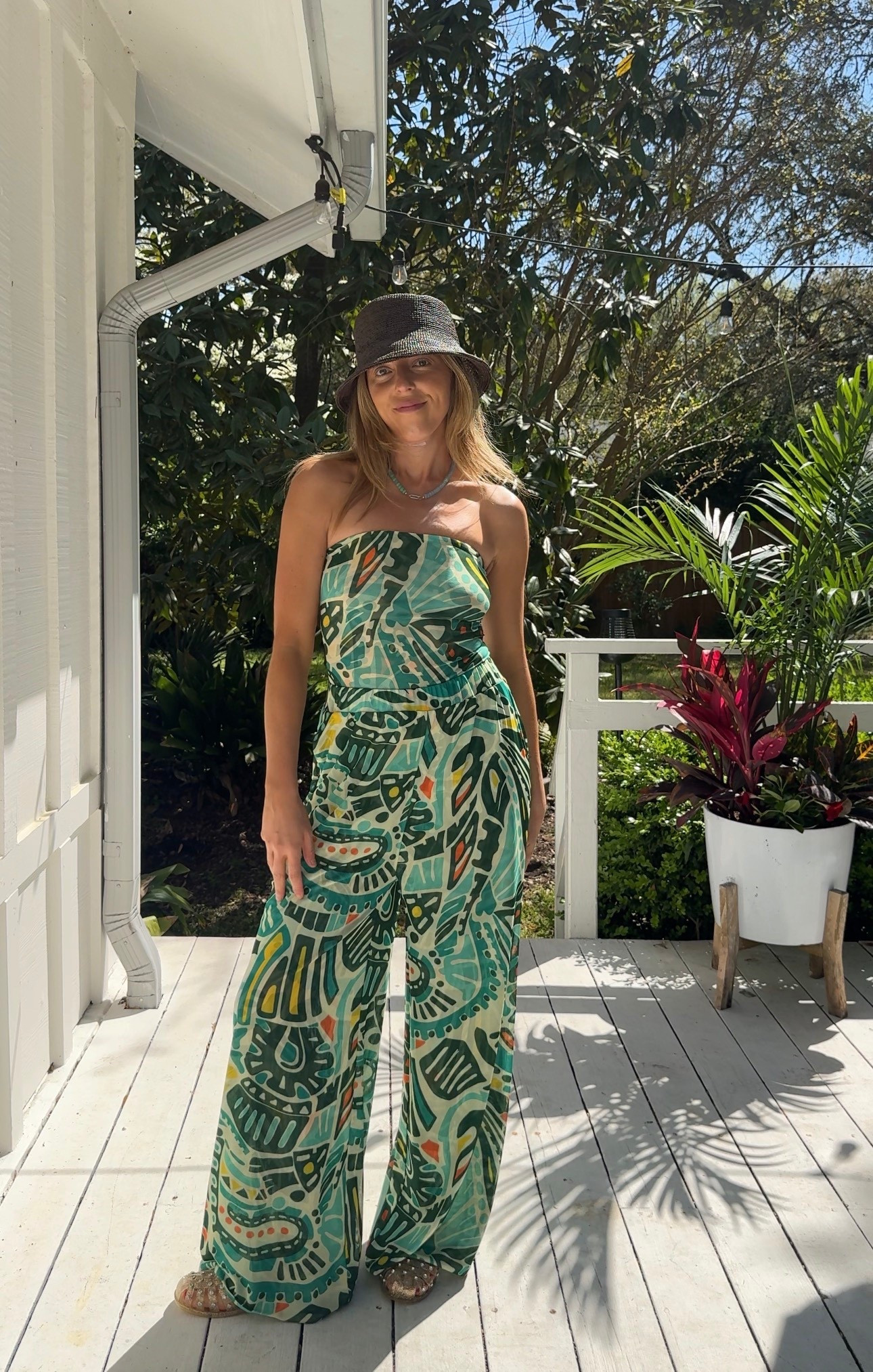 Gorgeous set is 20% off right now! Wearing size small in both top & bottom 