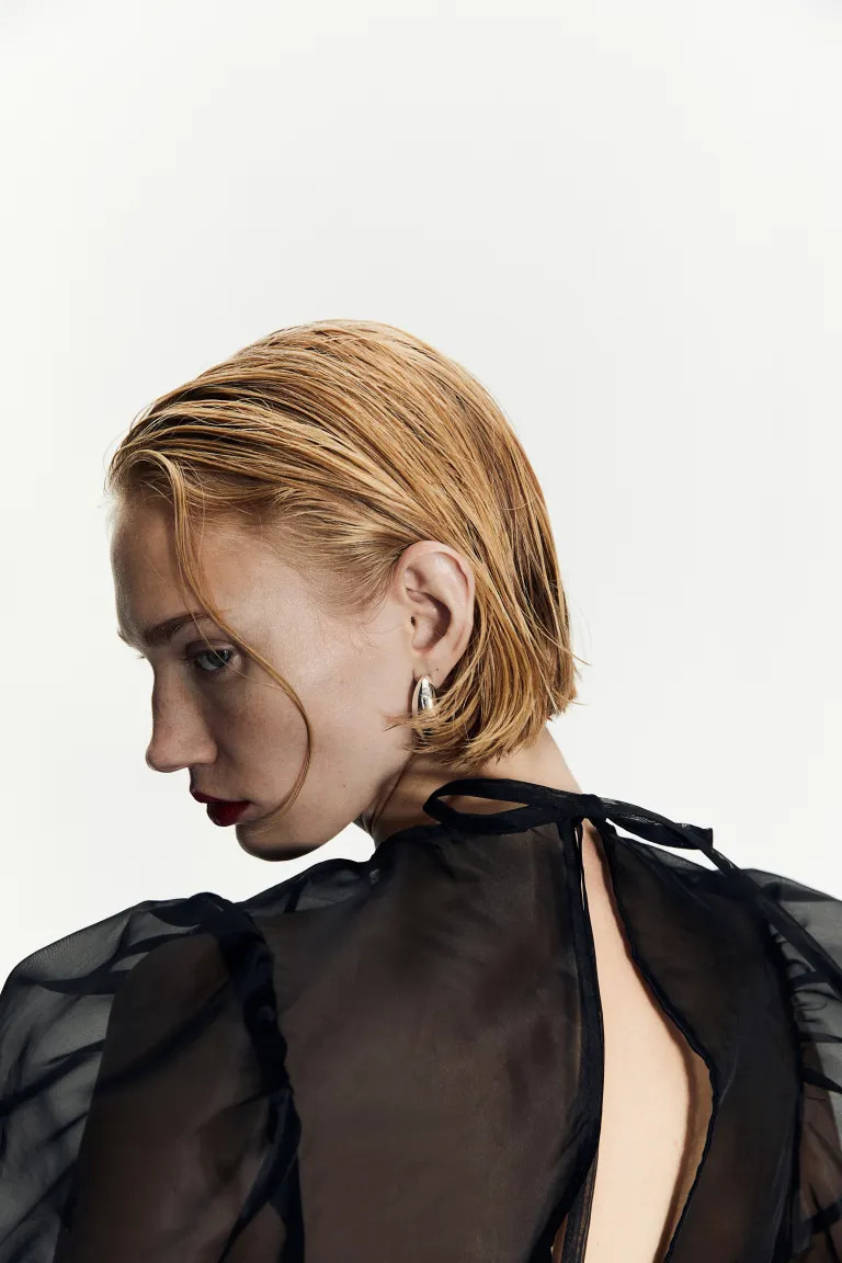 Puff-sleeved organza top - Black - Ladies | H&M GB | H&M (UK, MY, IN, SG, PH, TW, HK)