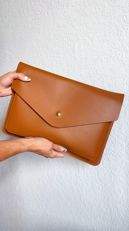 This laptop sleeve makes a great graduation gift 👩‍🎓 

It looks luxe without the steep price tag, comes in a bunch of colors, but what really put it over the edge for me was the slot for the charger (or anything else you want to fit). 

Save this for gift ideas (or an office refresh), find more like this in my Bestsellers collection, and follow me for more ✨

grad gift • graduation gift • high school graduation • college graduation • law school graduation • gifts for grads • gifts for graduates • laptop sleeve • leather laptop sleeve • laptop cover

#LTKWorkwear #LTKTravel #LTKstorytime