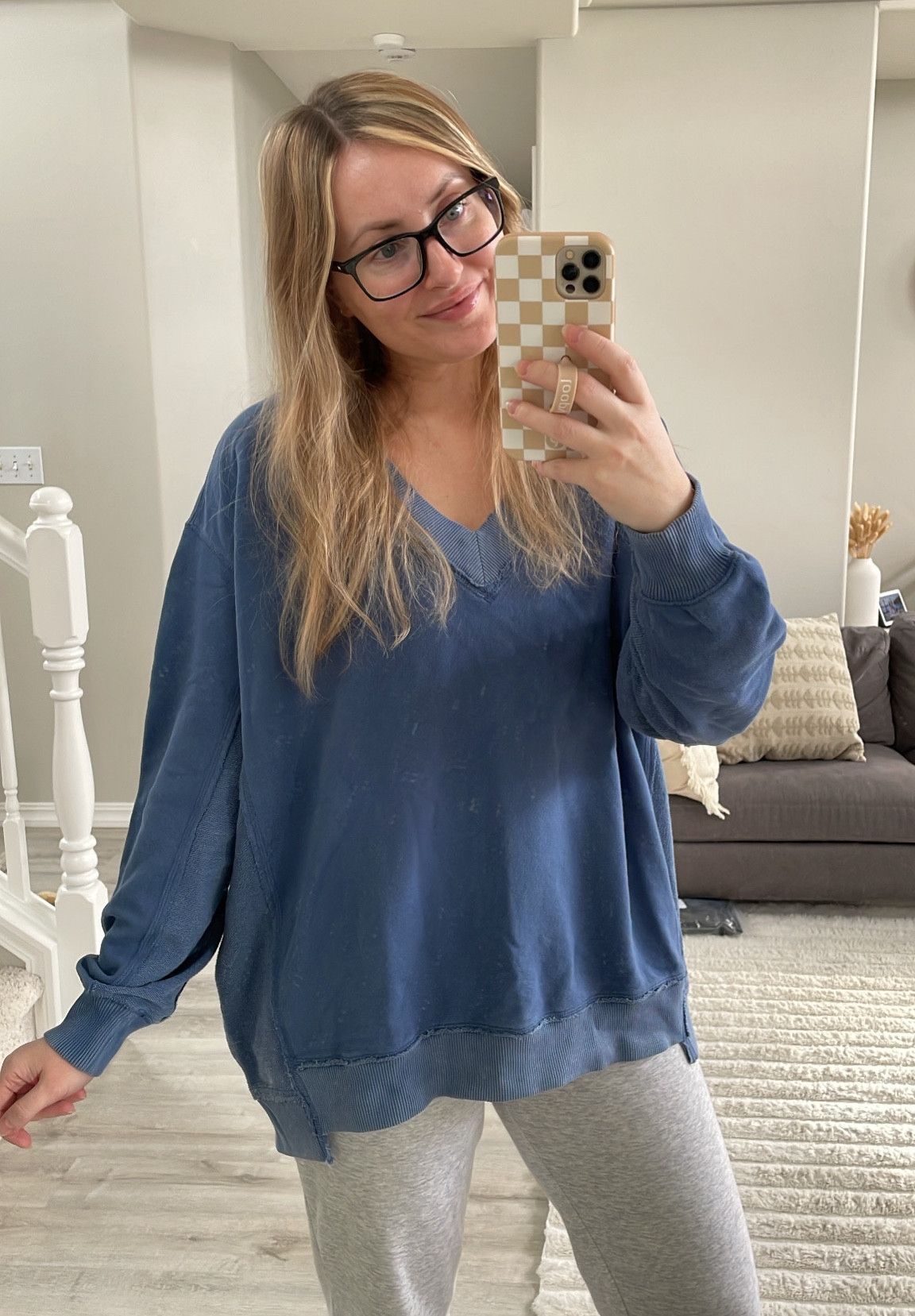 Aerie sweatshirt 
Oversized fit - wearing size S
Long for leggings 


#LTKfindsunder50 #LTKSpringSale #LTKstyletip