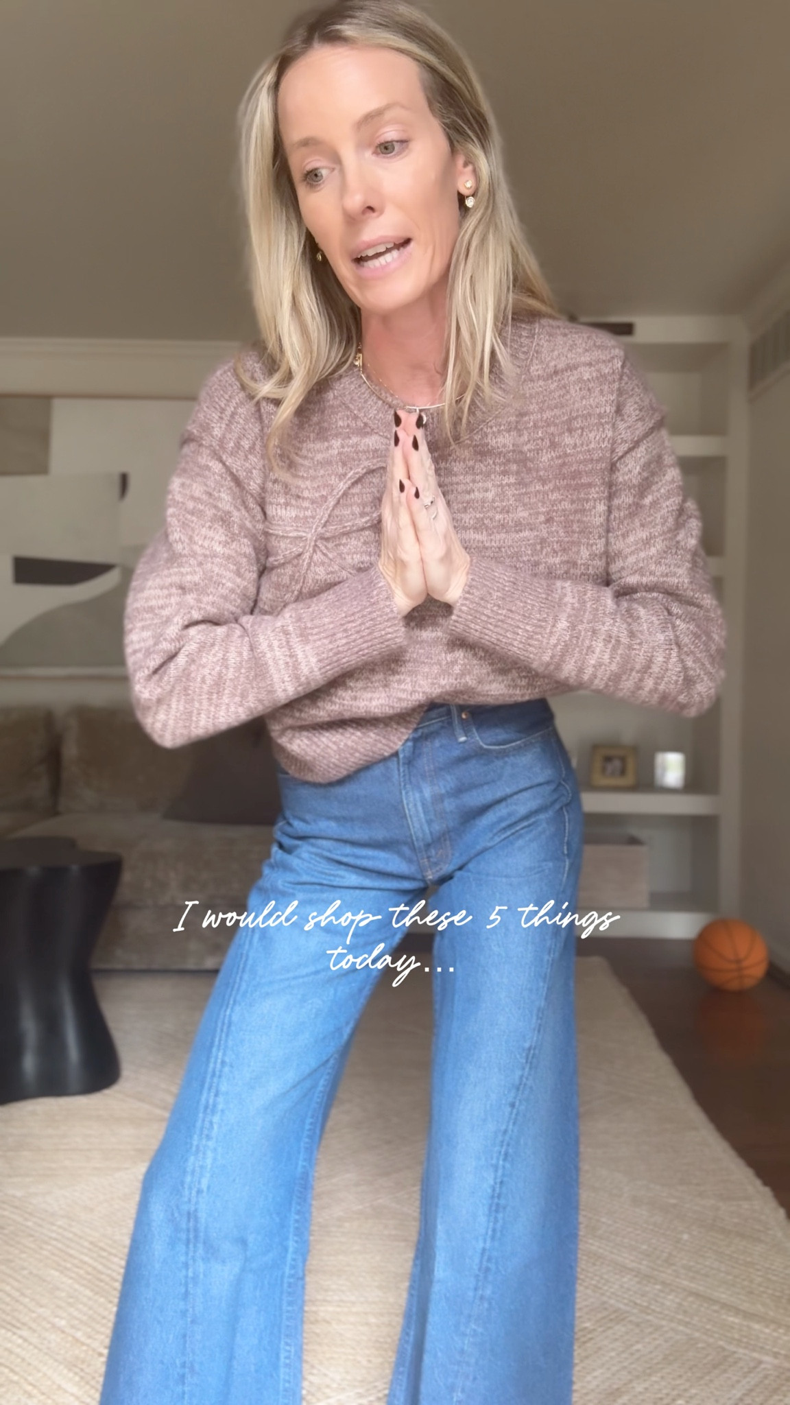 Size M sweaters! Size small gap pants…. Size XS dress!! The globes are battery operated which I love. Just turn on and leave! 