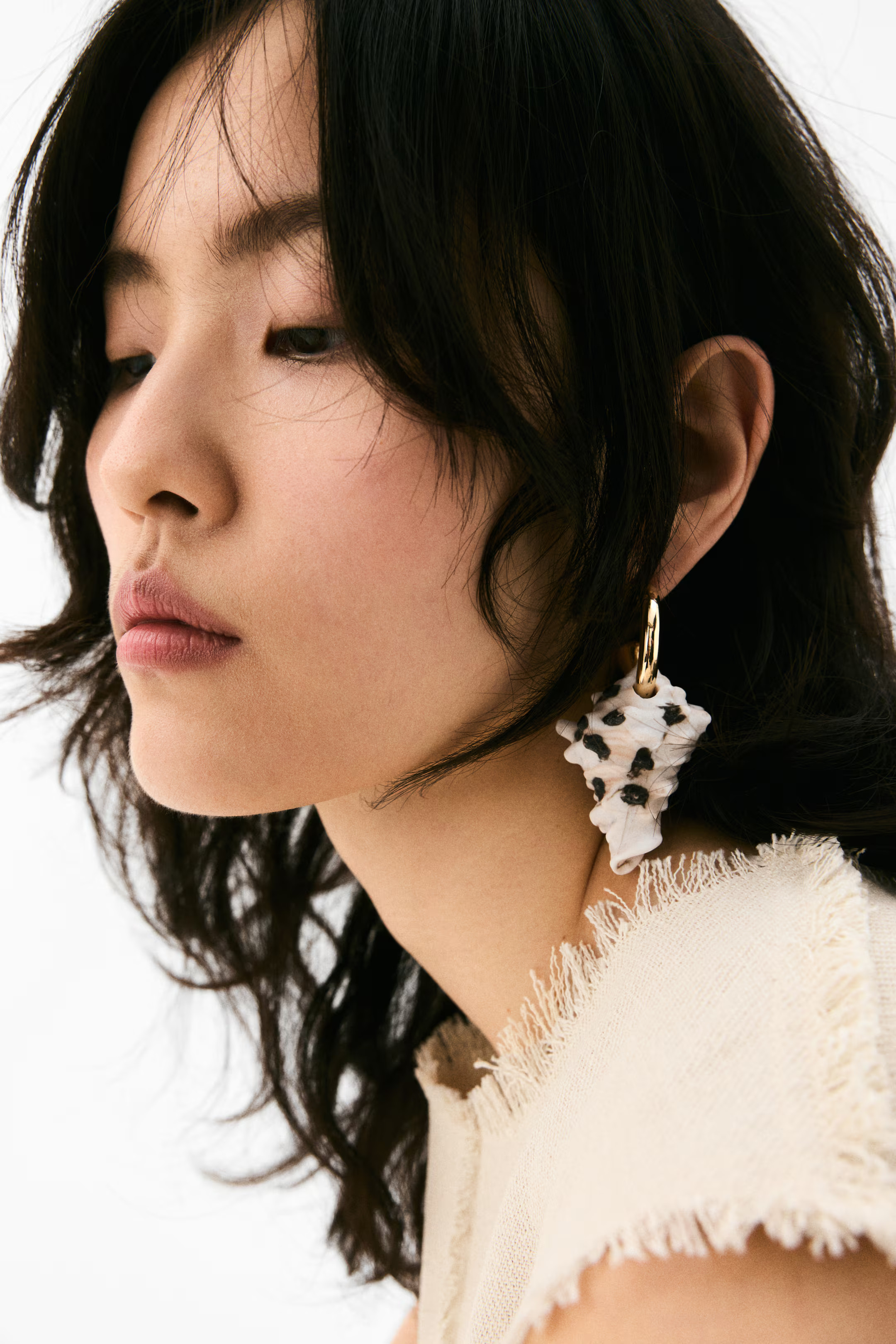 Seashell-Pendant Earrings | H&M (US + CA)