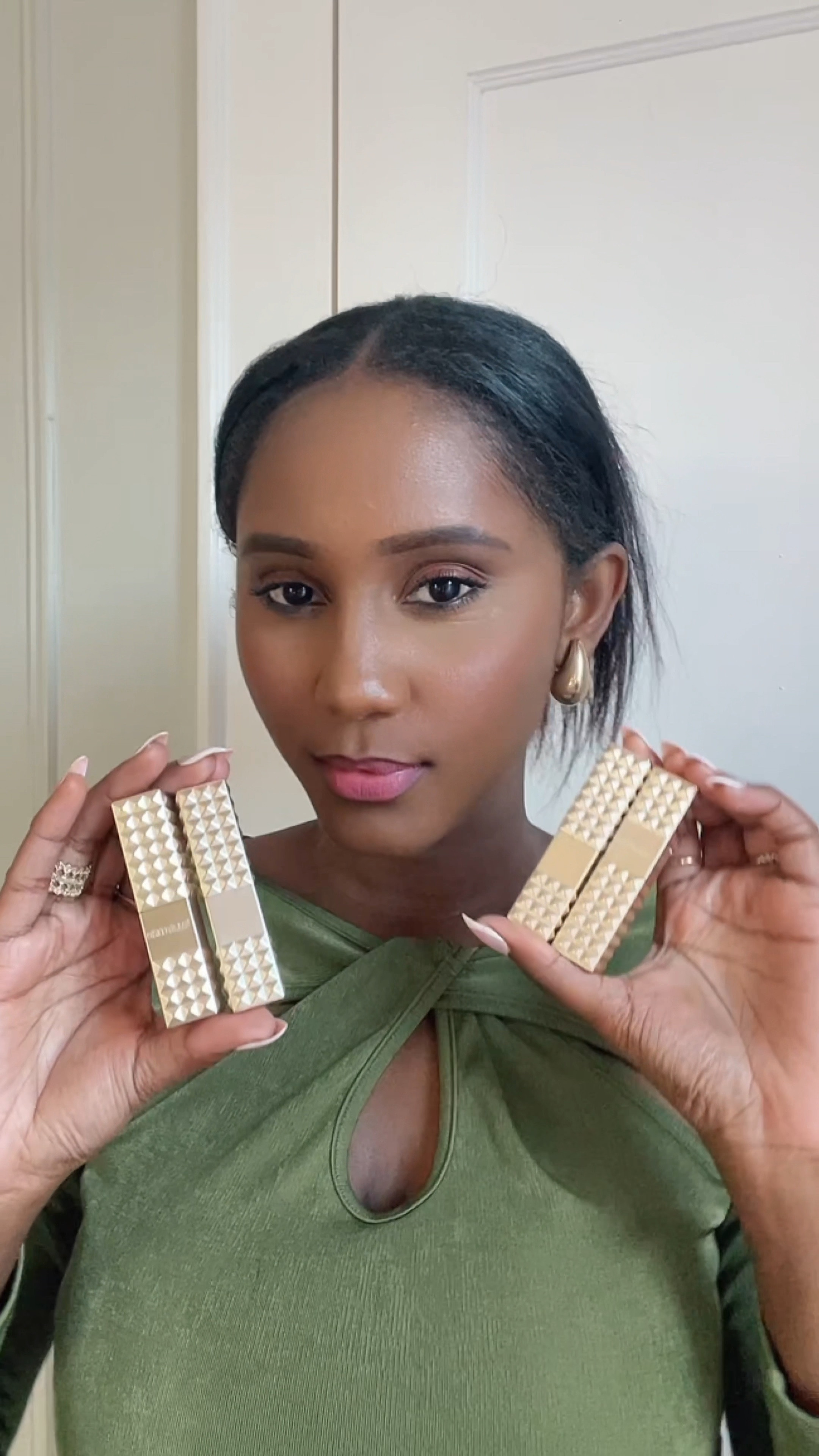 pov: your lipstick game just got an upgrade 💋 with @valentino.beauty Spike Valentino Buttery Matte Lipstick. With perfect shades from an everyday nude to a fiery red, this one’s a game changer 💄
Shades: 
100R - Stand Out In Nude (pink nude)
123R - Spike A Pose (mauve nude)
134R - Couture In The Streets (rosy nude)
200R - Red Fiesta (poppy red)
 
#giftedbyvalentino #spikevalentino #valentinobeauty #fallmakeup #makeuptrends #beautytrends #beautyhack #beautytips 

#LTKFindsUnder100 #LTKSeasonal #LTKBeauty