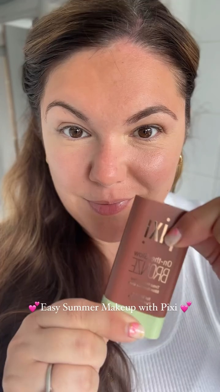 Easy fresh faced makeup look using @pixibeautyuk 💕

Pixi Makeup products are so easy to use, for quick on the go makeup. Also perfect for holidays and travel to. 

I love the sheer finishes and the your skin but better approach, minimum coverage but a pretty impactful finish. 

Products I used - 

On-The-Glow Blush - Juicy 
On-The-Glow Bronzer - Beachglow
Nuance Quartette - Honey Nectar
Eyelift Max - Sunset
Liplift Max - Sweet Nectar
Lash Booster Mascara - Blackest Black
Makeup Fixing Mist 

Brushes - @larafayebeauty F15 & F16 

What do you think? Like it? 

[PR/AD]

.
.
.
.
.
.

Clean Girl Makeup, Summer Makeup, Beach Makeup, Easy Makeup, 5 Minute Makeup, Makeup Demonstration, Makeup Try On, No Makeup Makeup, Dewy Makeup, Coral Makeup, Cream Blush, Lipgloss, Bronzer, UGC creator, Beauty Creator, Pixi By Petra, Healthy Skin, Glowing Skin. 

#pixibeauty #pixiglow #pixipretties #pixibypetra #wakeupandmakeup #summermakeup #makeuptryon #dewymakeup #easymakeup #makeuplooksgood #coralmakeup #makeupreels #makeupgoals #makeupproducts