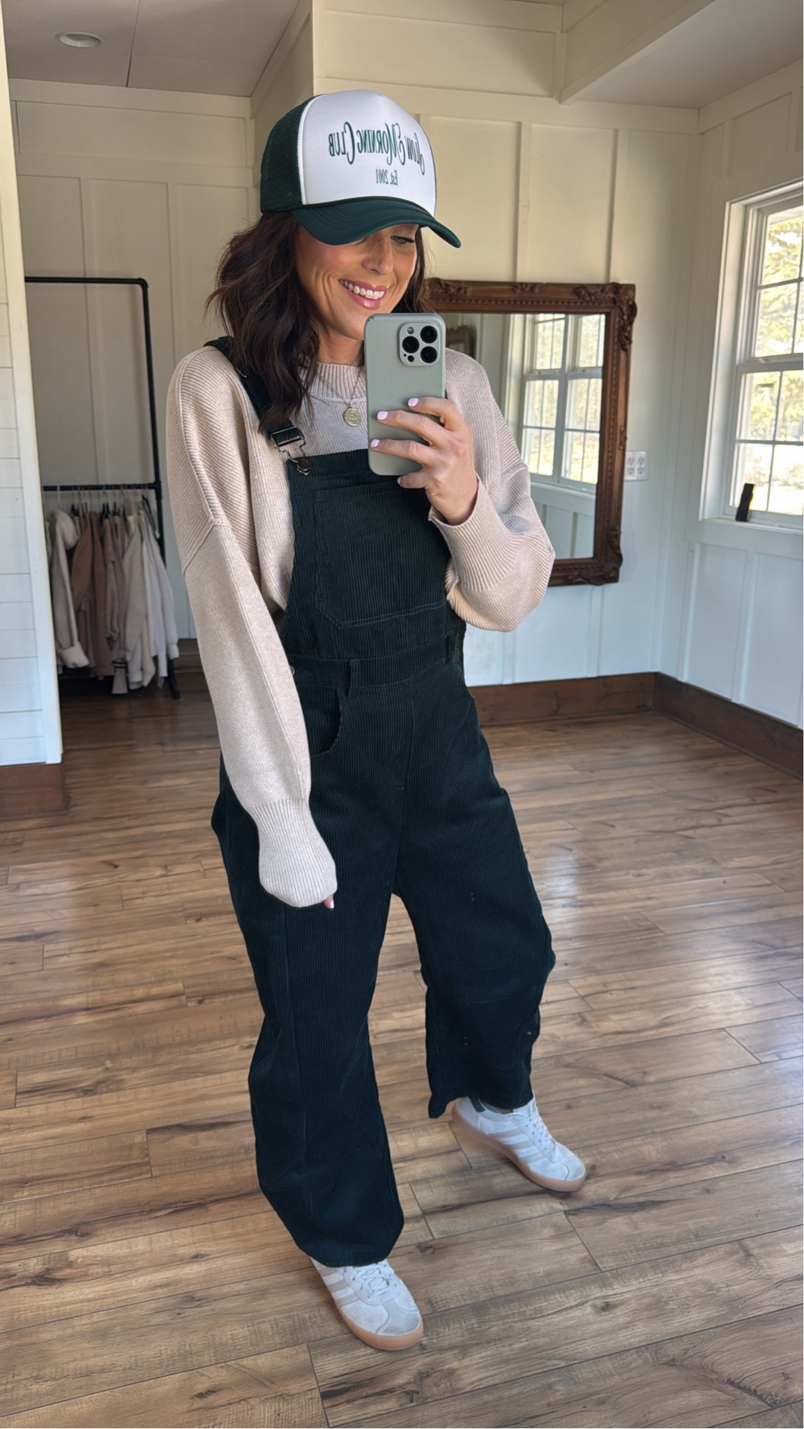 I could live in this outfit. The overalls and the pullover is a perfect combo to stay cozy and comfy all day long.



#LTKSeasonal #LTKStyleTip