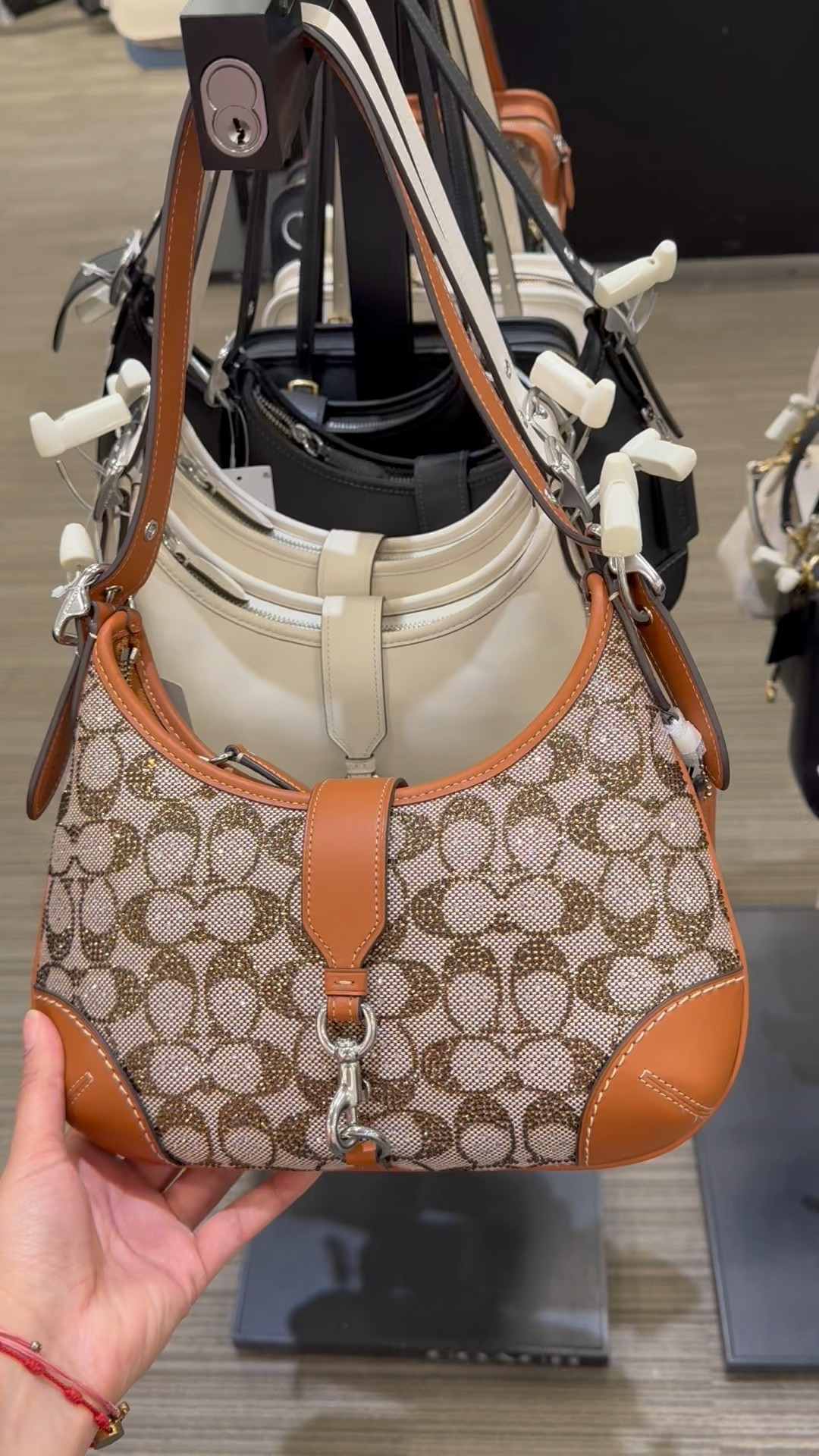 Hamptons Hobo Bag in Crystal Signature✨
#coach #coachhandbag #coachpurse #purse 

#LTKStyleTip #LTKItBag