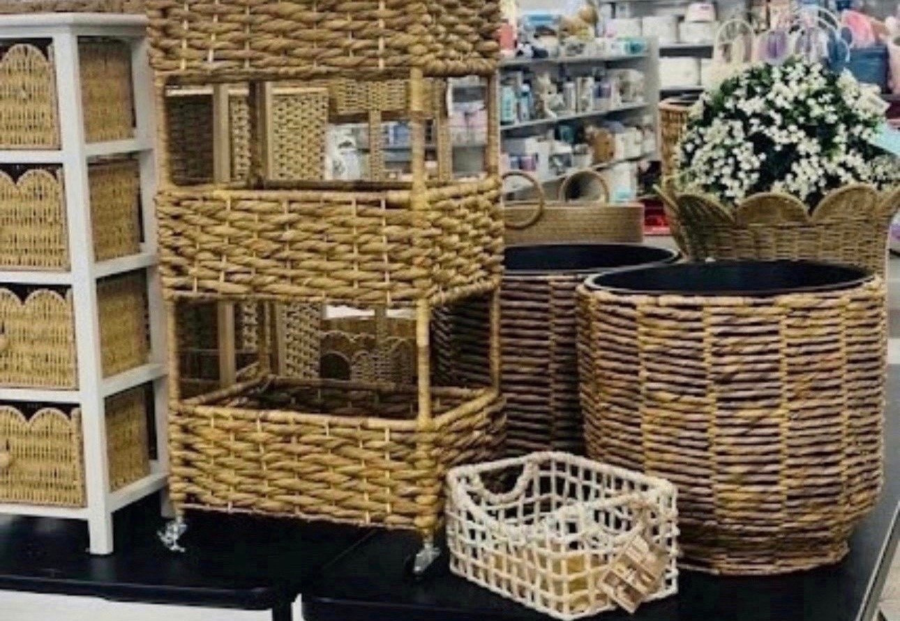 Is there anything more satisfying than a perfectly organized space? 🧺 These woven-texture drawer towers are a total game changer for bathroom storage, craft rooms, or even a pantry refresh. They’re lightweight but look so much more expensive than the plastic bins we’re used to. Let’s get organized together! 🫧🙌