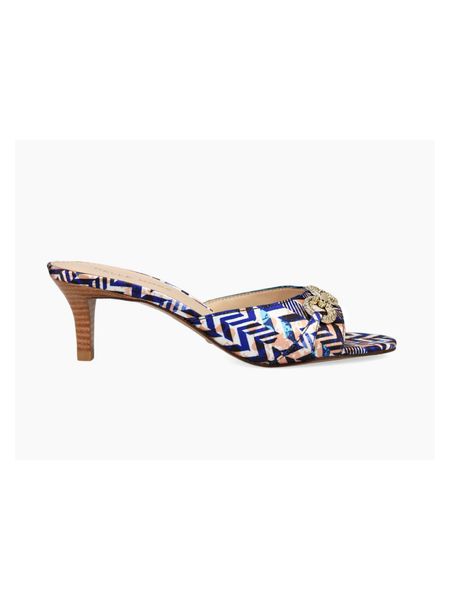 These kitten heel slides are so trendy. Love the nautical pattern and gold chain detail. Pair with solid midi dress, skirt, or trouser as a statement shoe! 

#LTKStyleTip #LTKSeasonal #LTKShoeCrush