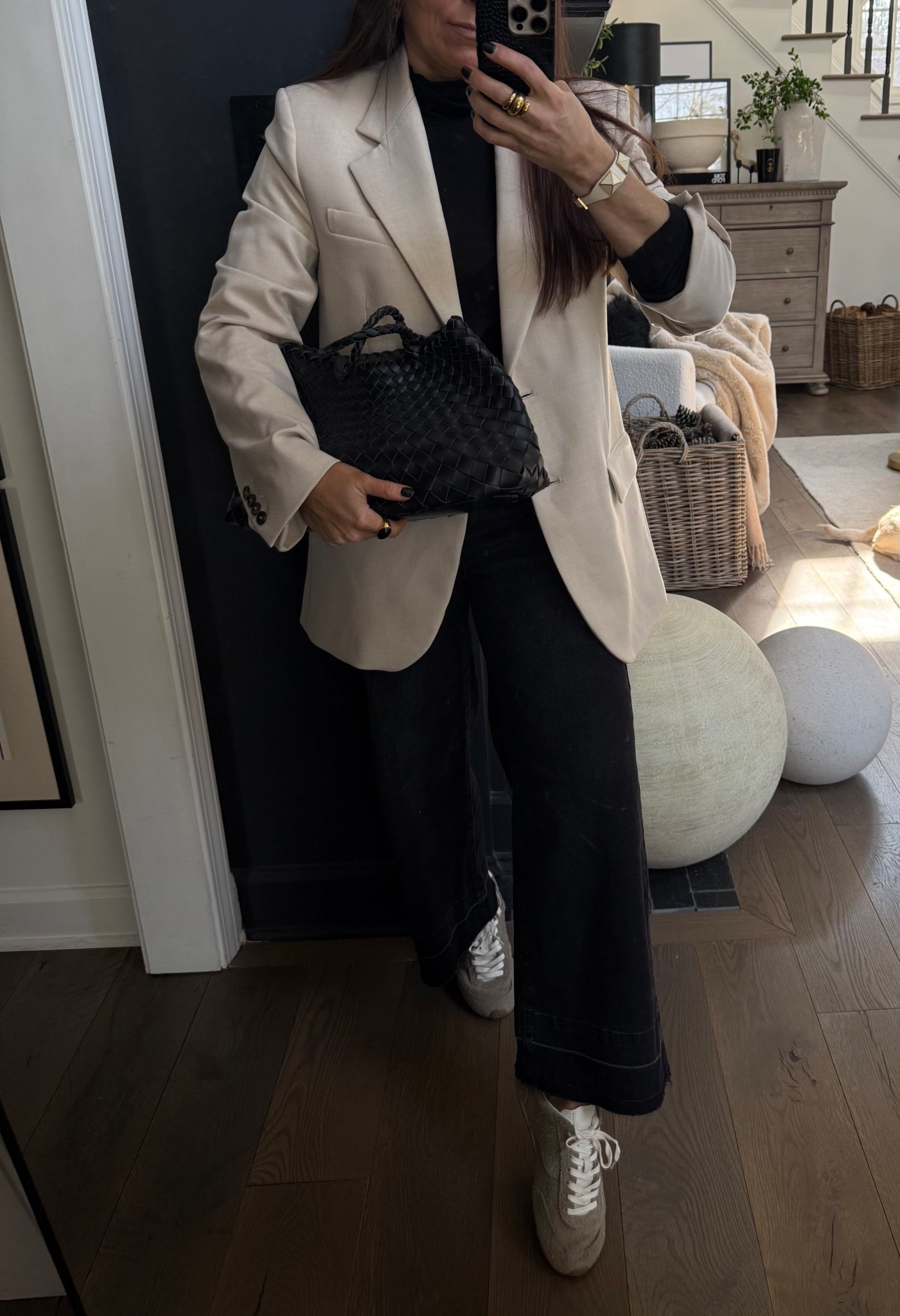 I ADORE these little suede sneakers! They go perfectly with my wide leg jeans (from
Aaaamazon!) and this STUNNING blazer (from Mango!) oh! And the bag?! Aaamazon!!

#LTKgrwm #LTKootd #LTKdayinmylife