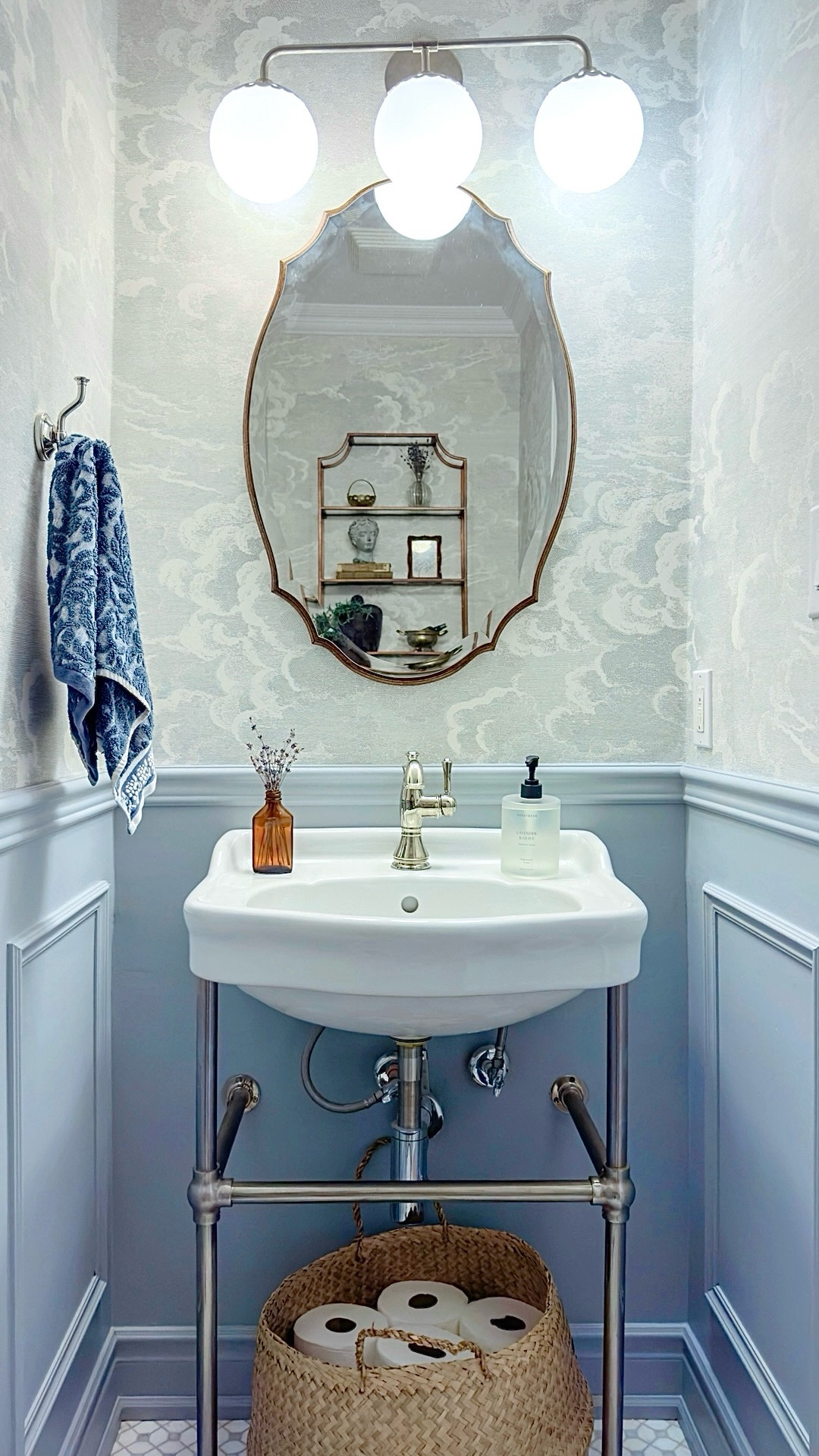 This bathroom refresh only took two days! I’ve always wanted to wallpaper this powder room so I did a makeover with some Wayfair Canada finds. I already loved the sink and light fixture in here so I just swapped out the mirror and added a new shelf I found from @wayfaircanada. I love how it turned out!

Comment ‘shop’ for all links to be sent to you.

#WayfairCAHome #WayfairCAPartner

#LTKHome #LTKFallSale