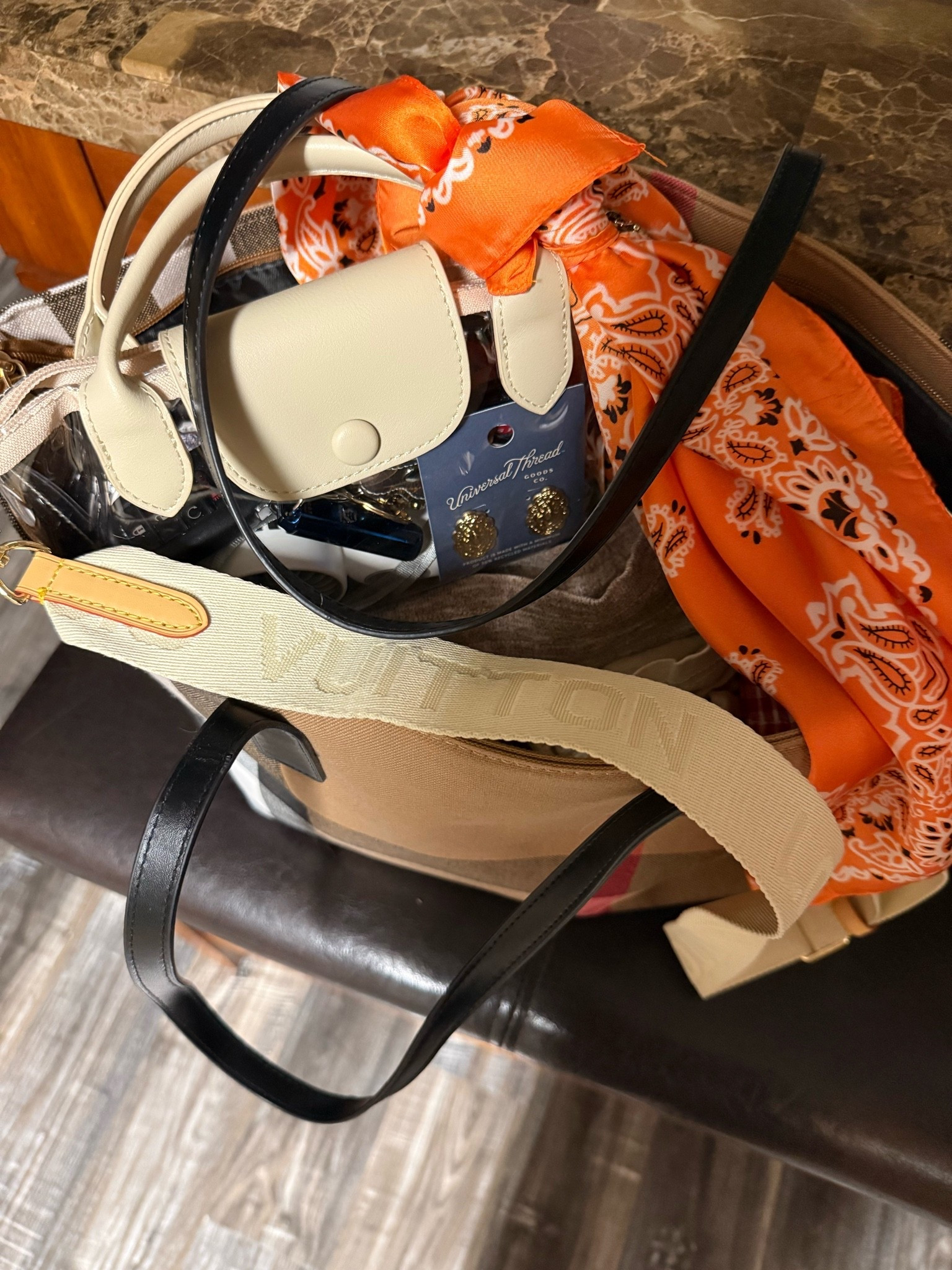 Packing up for a fun weekend🧡🧡🧡🎶🎶🎶


Country concert / what I’m packing / concert weekend / Morgan Wallen concert / country music / summertime / clear bag / bandana / western style / concert essentials

#LTKdayinmylife #LTKSeasonal #LTKTravel