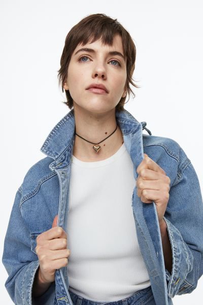 Short necklace | H&M (UK, MY, IN, SG, PH, TW, HK)