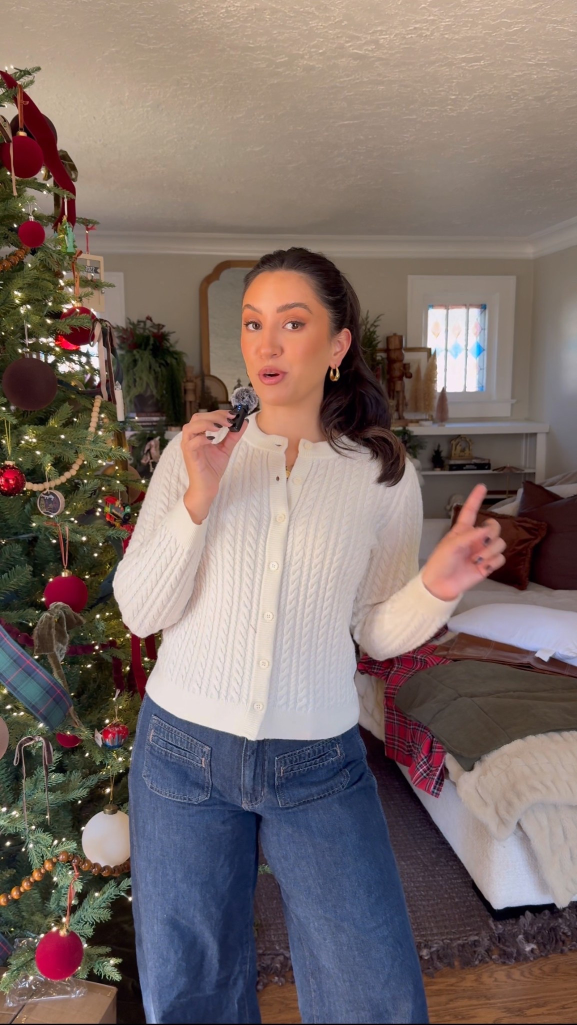 Cream knit cardigan sweater & wide leg jeans!

Cardigan- small
Jeans- 6 (run a little small)

#LTKFindsUnder50 #LTKootd #LTKFindsUnder100