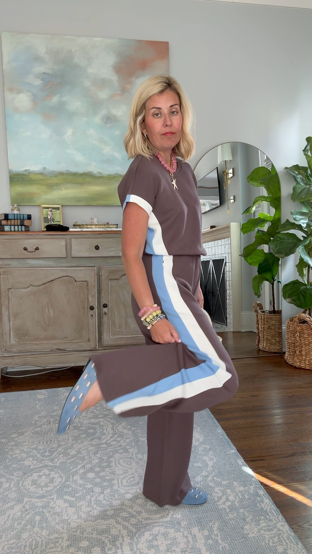 I’m officially obsessed with @spanx… because when style meets comfort, and trendy meets flattering, it’s a total game changer. Agreed?

Dress small
Jumpsuit small petite 
Cardigan xs
Boatneck top xs
barrel pants s petite
Leggings s 7/8 length
Sweatshirt xs
Jumpsuit small petite Cardigan

Use code CatherineXSpan for 15% off + free shipping on your 1st order! 

#liketkit @shop.ltk #spanxpartner


#LTKTravel #LTKWorkwear #LTKmomlife

#LTKdayinmylife #LTKOver40 #LTKootd