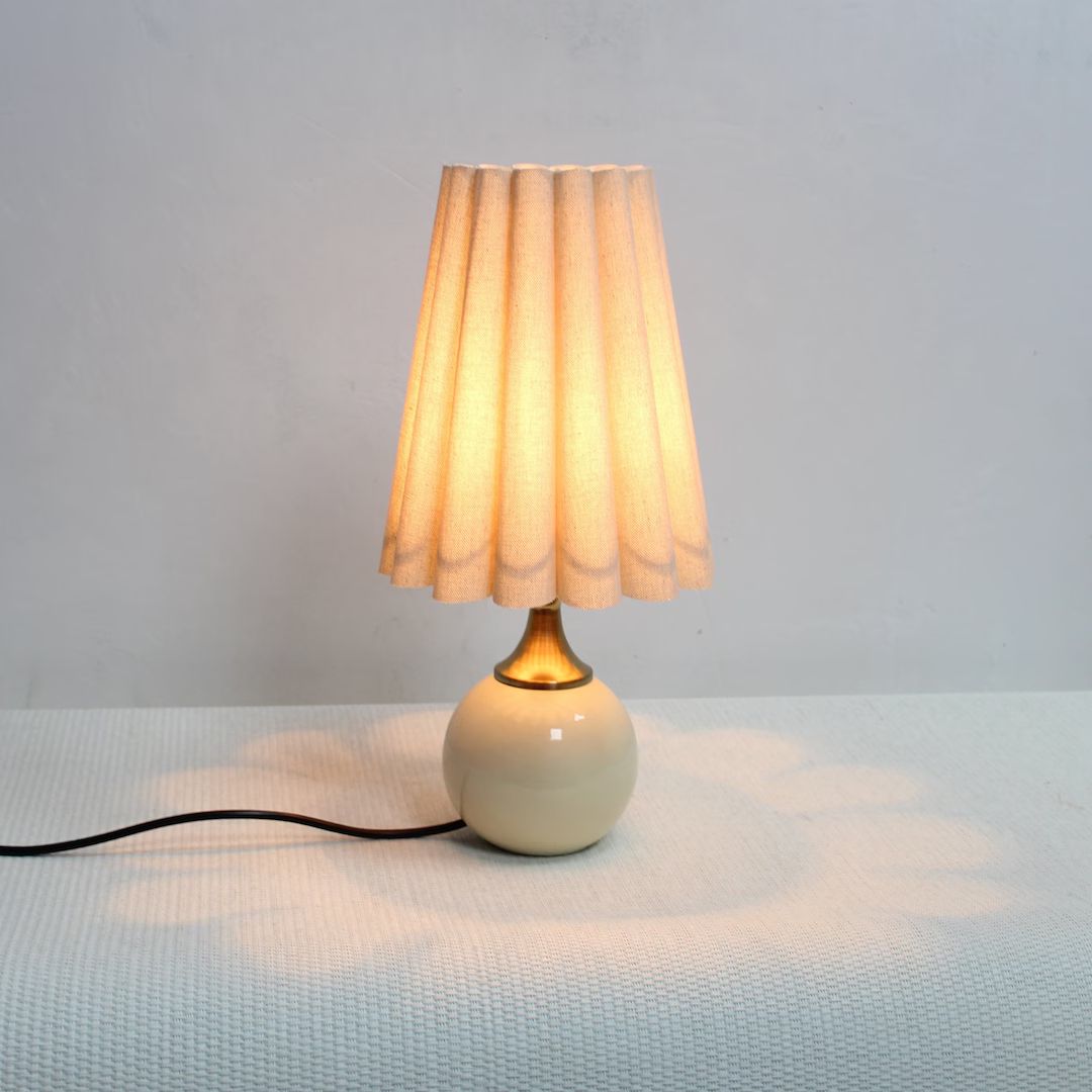 Duzy Handmade Scallop Shape Light Burlap Fabric and Ceramic Base Table Lamp-5, 110-240v/50-60hz -... | Etsy (US)