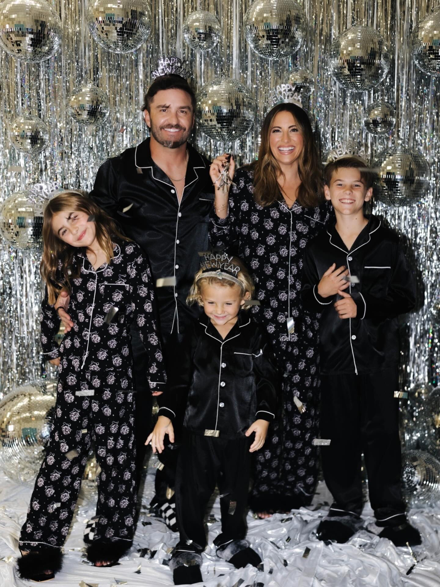 2026: the hot mess remix! 🥂 All I care about is trying to make everyone happier this year! I hope we all laugh A LOT! ILY! 🥳