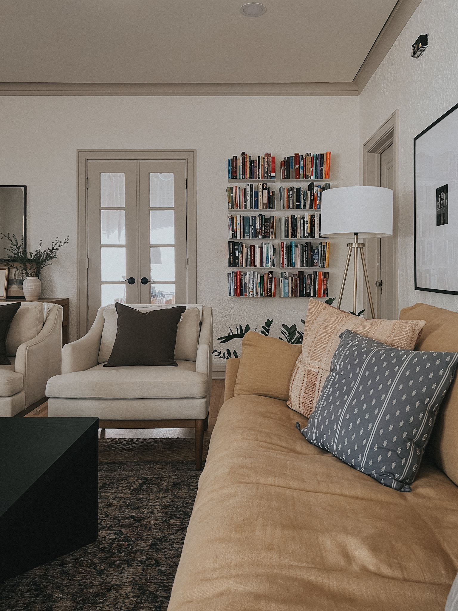 Cozy living room with a linen couch! Unfortunately ikea no longer sales their Farlov couch. But I’ve found an alternative! 

#LTKhome