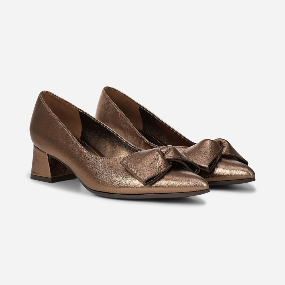 Mavis Bow Pump | Naturalizer