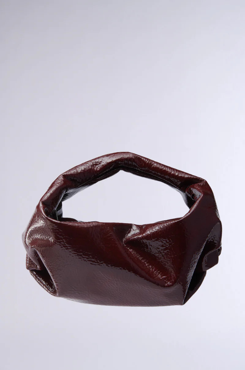 LEATHER LOVIN' PU PURSE IN BURGUNDY | AKIRA