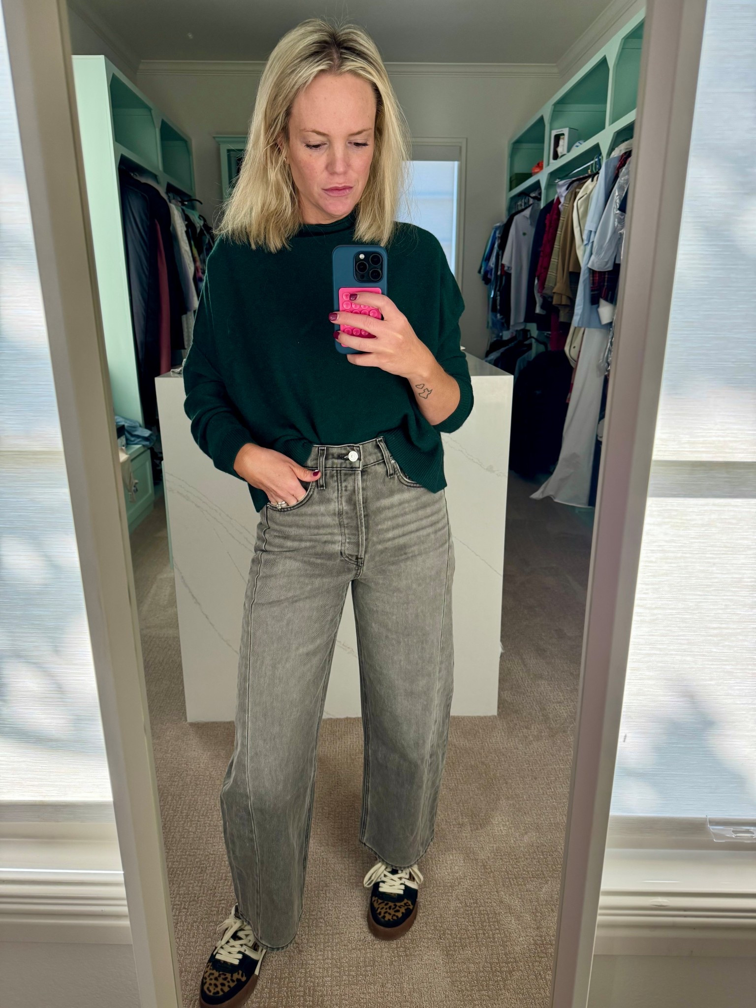 Sharing the gray pair of my fave Veronica Beard Jeans! They’re on sale!

#LTKSaleAlert #LTKootd