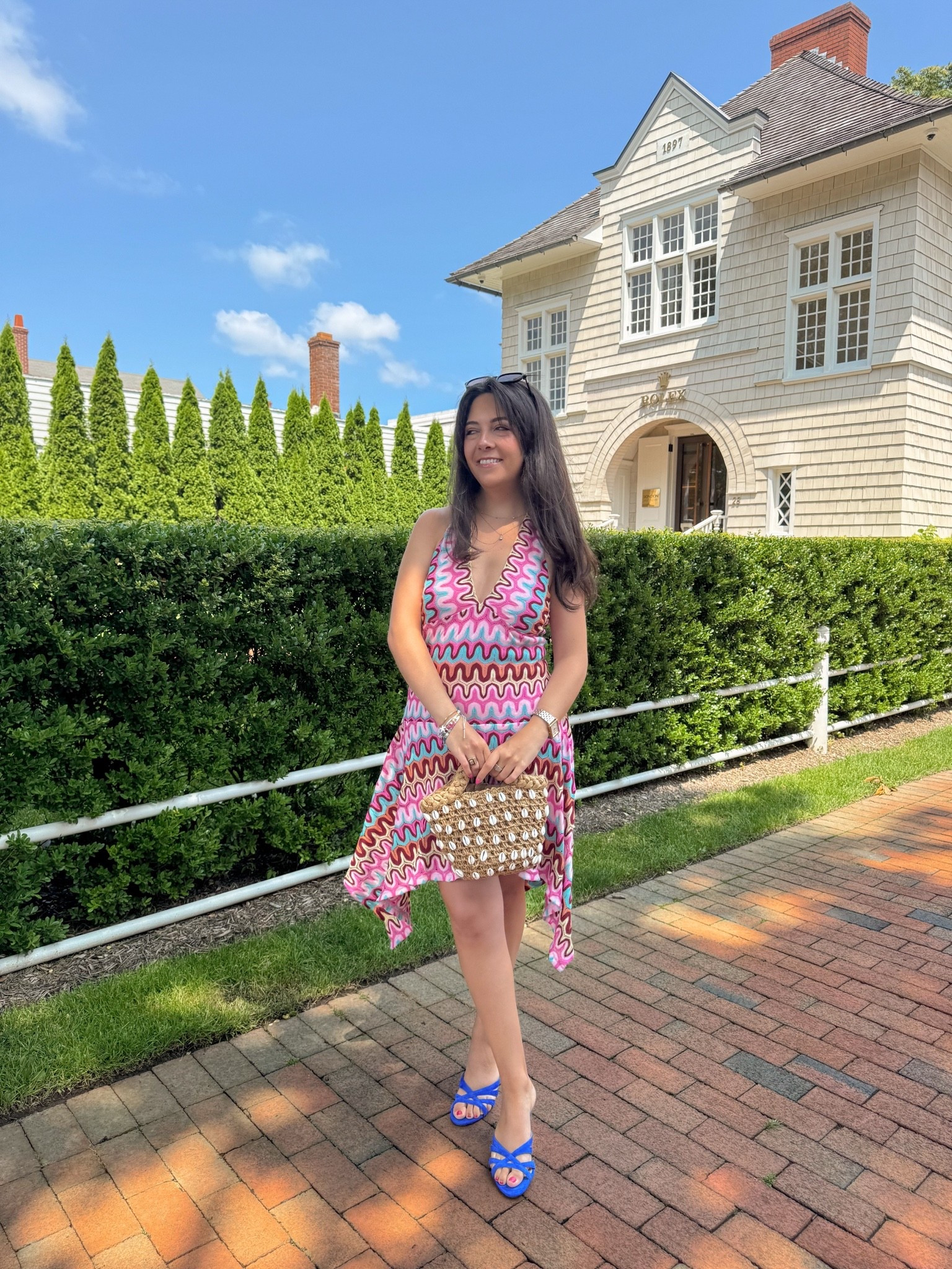 The dress that does all the work 💗💙 The bold print, flattering silhouette, and pop of cobalt blue make this such a fun summer look. Perfect for brunch, vacation, bridal events, or any sunny day when you want to stand out. ☀️✨