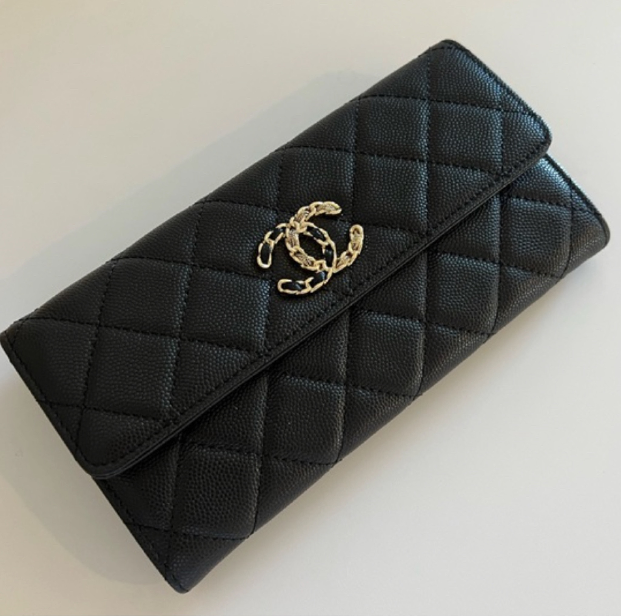 Chanel French wave wallet 🖤 $45 https://bit.ly/3jpnscL #dhgate dhgate

#LTKSale #LTKFind #LTKunder50