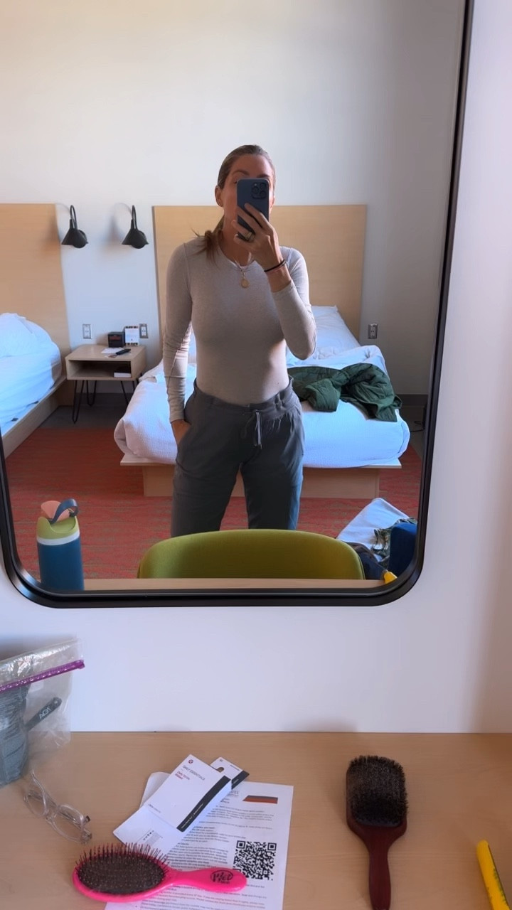 Volleyball 🏐🏐 Sundays 
Size UP in these joggers 