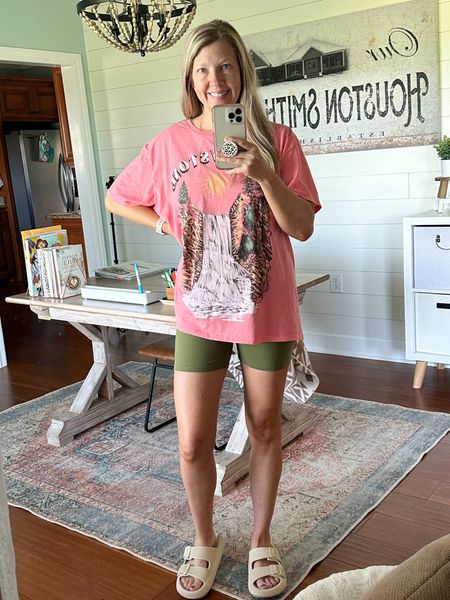Comfy Summer outfit…perfect for running errands on a hot day! ☀️ 
Top-XL
Shorts-M
Shoes-7-8

#LTKshoecrush #LTKFind #LTKstyletip