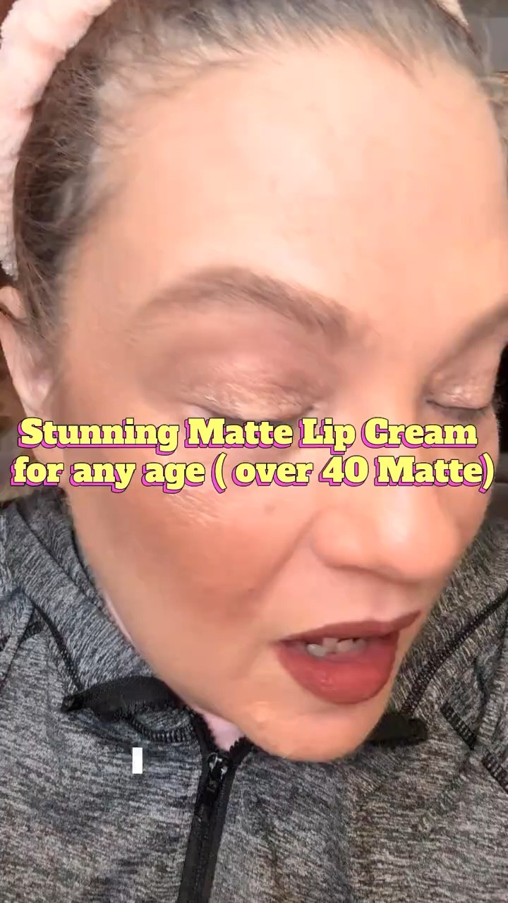 If matte lipstick makes your lips look dry, try a lip powder instead. This one gives that soft matte look but blurs lines and doesn’t feel heavy. Such a good affordable beauty find.

#beautyover40 #mattelip #drugstorebeauty #lipproduct #beautyfinds


#LTKBeauty #LTKOver40 #LTKgrwm