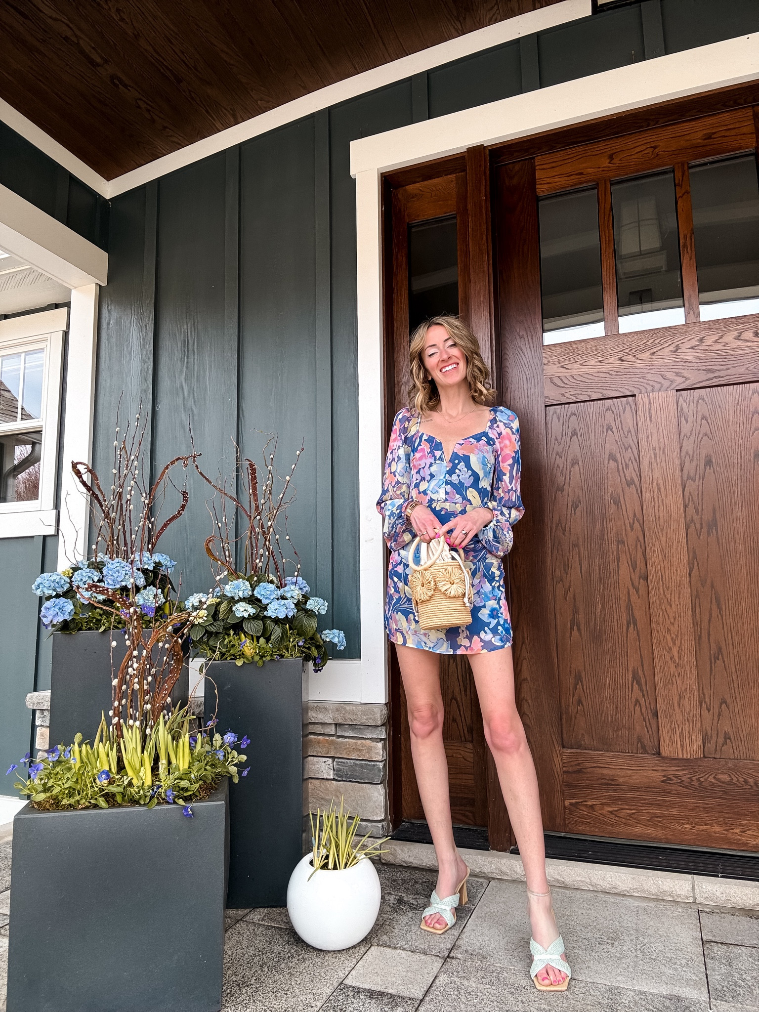 Spring wedding guest outfit inspo✨

Dave’s friend is getting married in a a few weeks - and this little floral number would be perfect for the welcome dinner! 

How’s your wedding season lineup looking? Will you be busy this season? 

Outfit is linked in Stories and on LTK! 