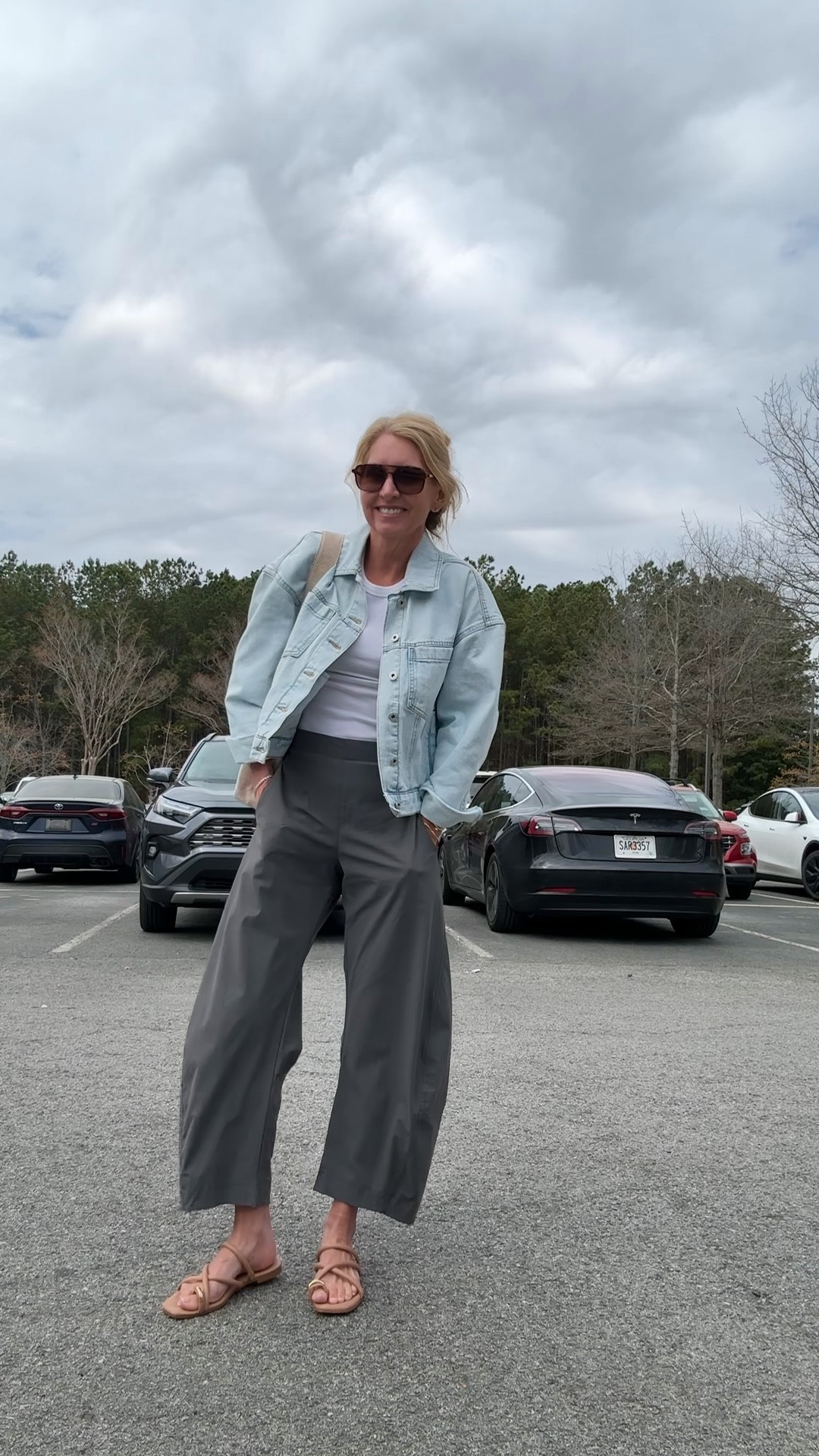 Errand running ootd in these viral pant look-alikes! I’m getting more colors! They’re so good 
Wearing a small


#LTKOver40 #LTKgrwm #LTKdayinmylife