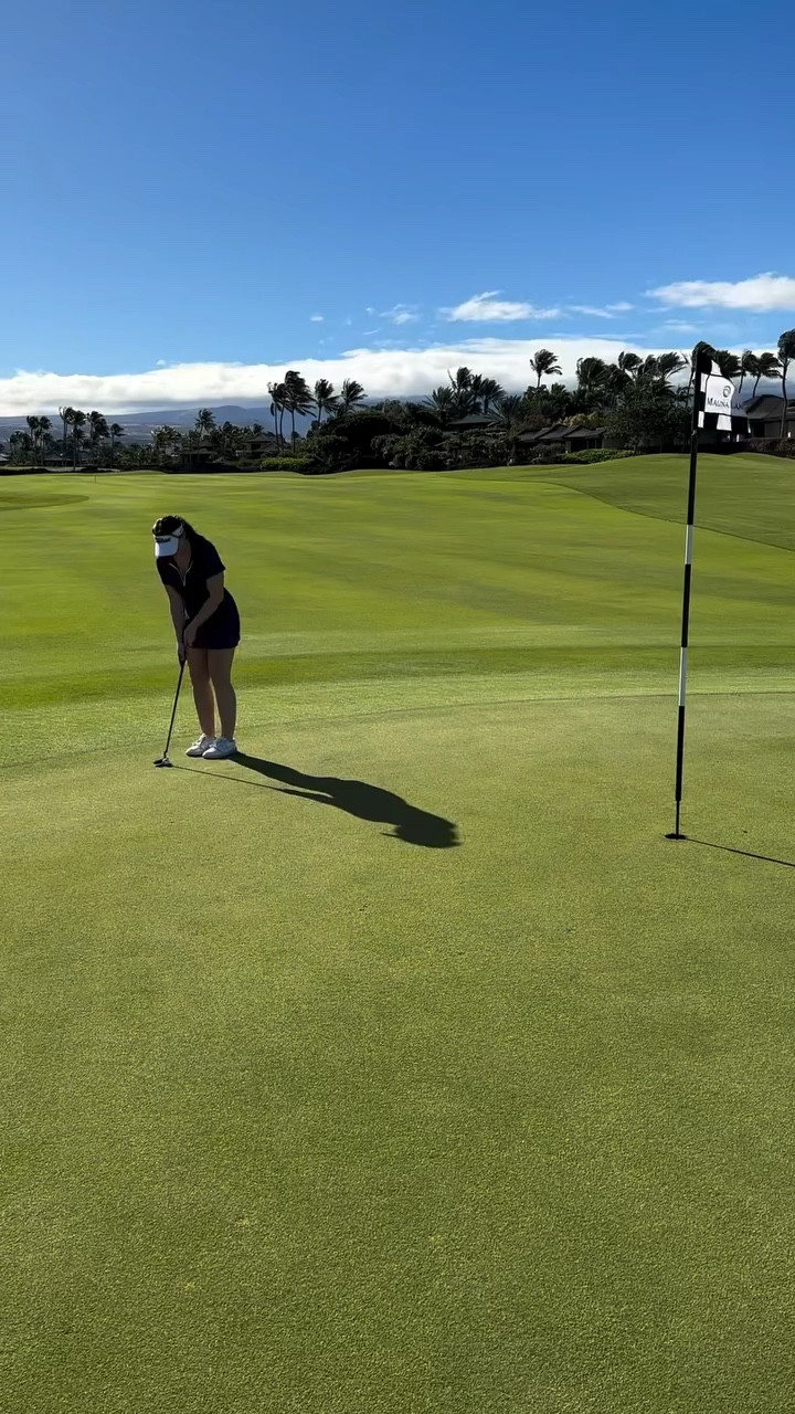 this is why i’m a golf girlfriend and not a golfer 

items in this video are linked in my LTK in bio🤎

tiktok: thegolfgirlfriend 
•
•
•
golf, hawaii golf, kona golf, mauna lani, golf fail, bad putt