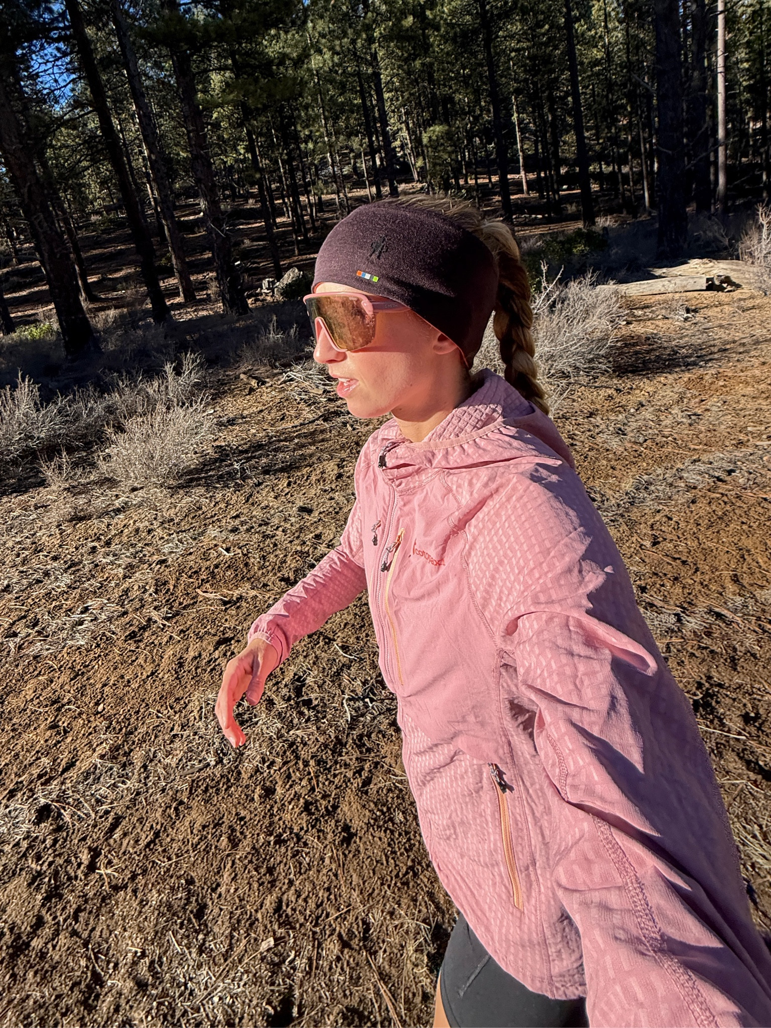 Trail running outfit inspo. Winter running is tough but I love this ear cover from smartwool so so much.