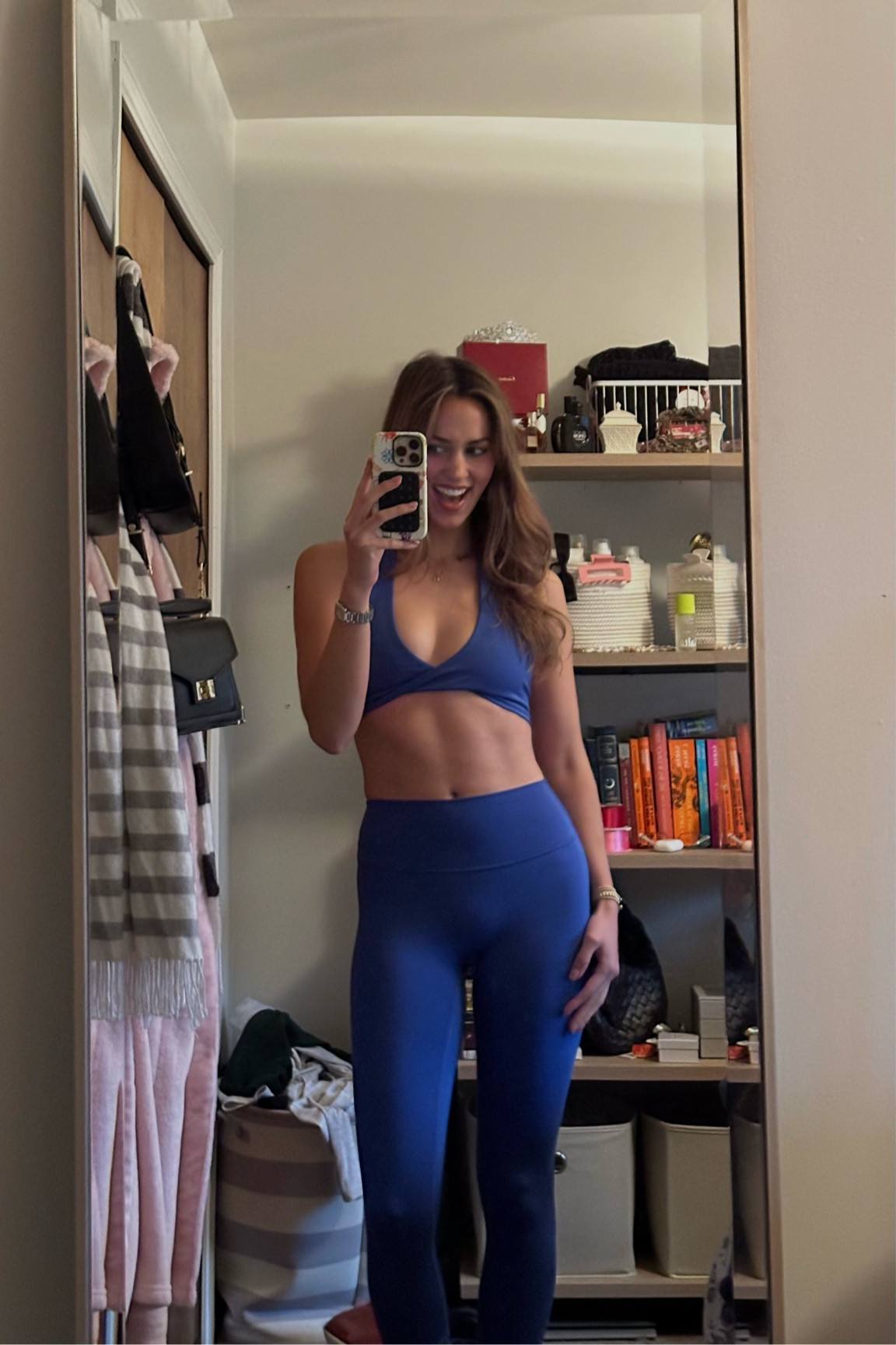 Most insanely flattering set (front and back bc the. Stitch line above your butt follows contour instead of straight!!!) and so buttery soft. I got size small and it’s TTS!