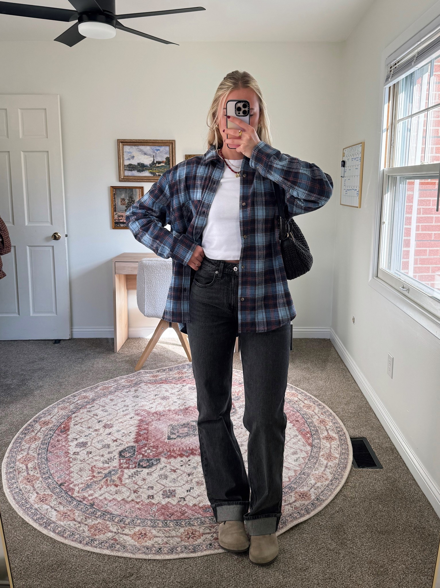 Wore my Aritzia flannel to dinner! Wearing a medium in the flannel & 26L in the jeans 🤍🫐🍂🍁