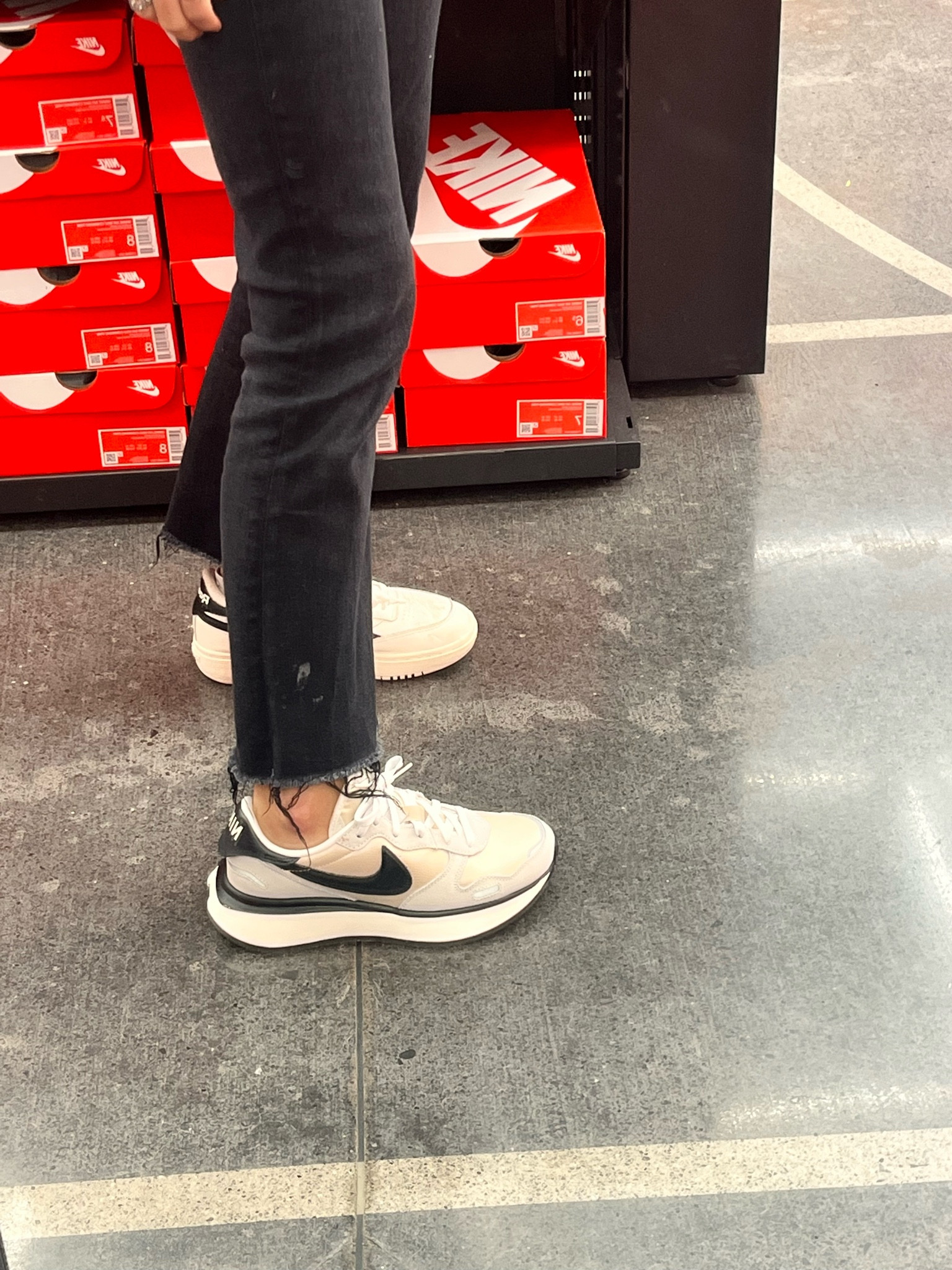 Cute neutral sneakers! 
Nike Phoenix Waffle Women’s shoe!


#LTKshoecrush #LTKstyletip #LTKfindsunder100