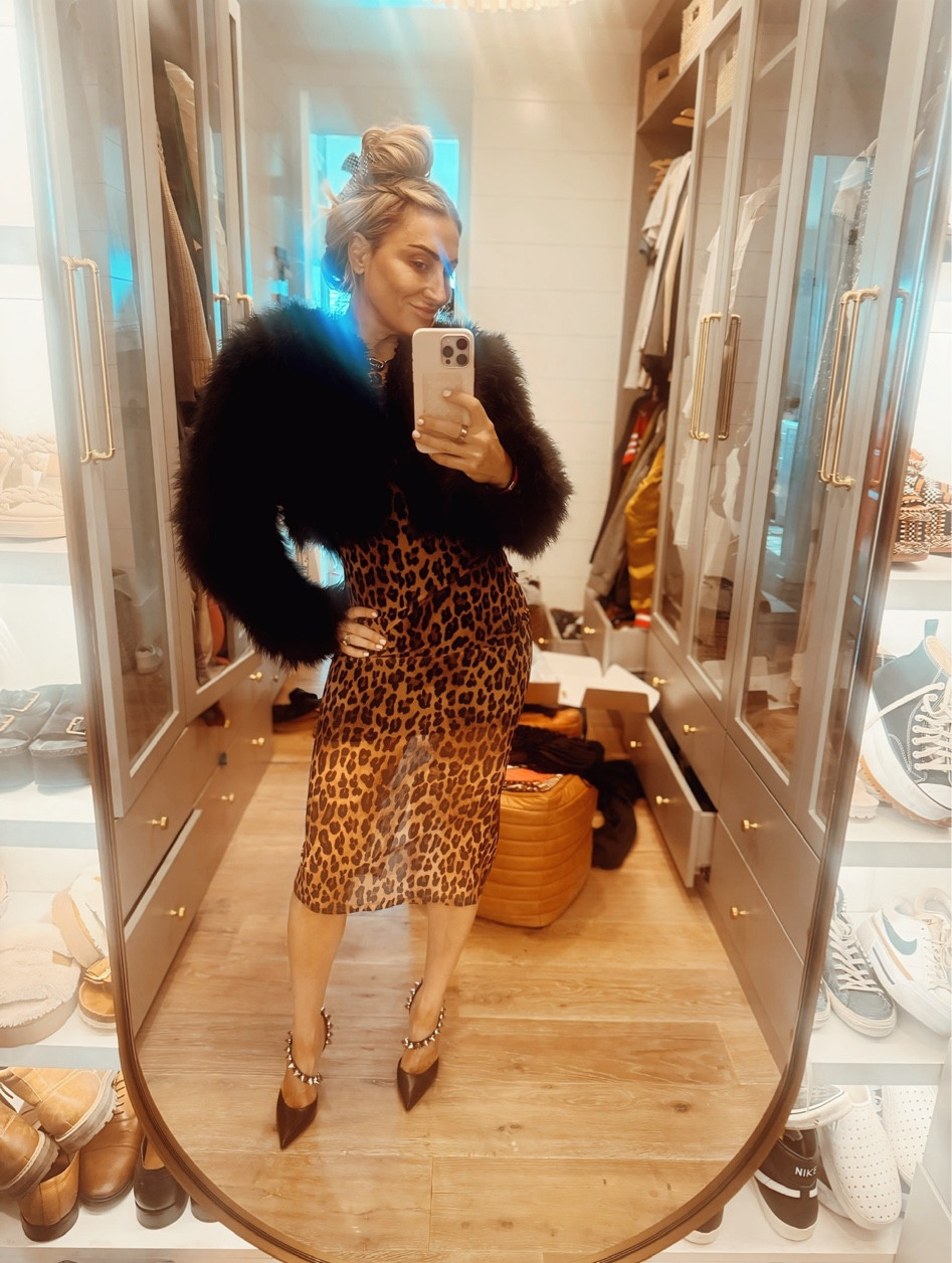 Help… Keep or return this Alice and Olivia dress? Heels are a size 8, paired with a fur coat

#LTKShoeCrush #LTKHoliday #LTKParties